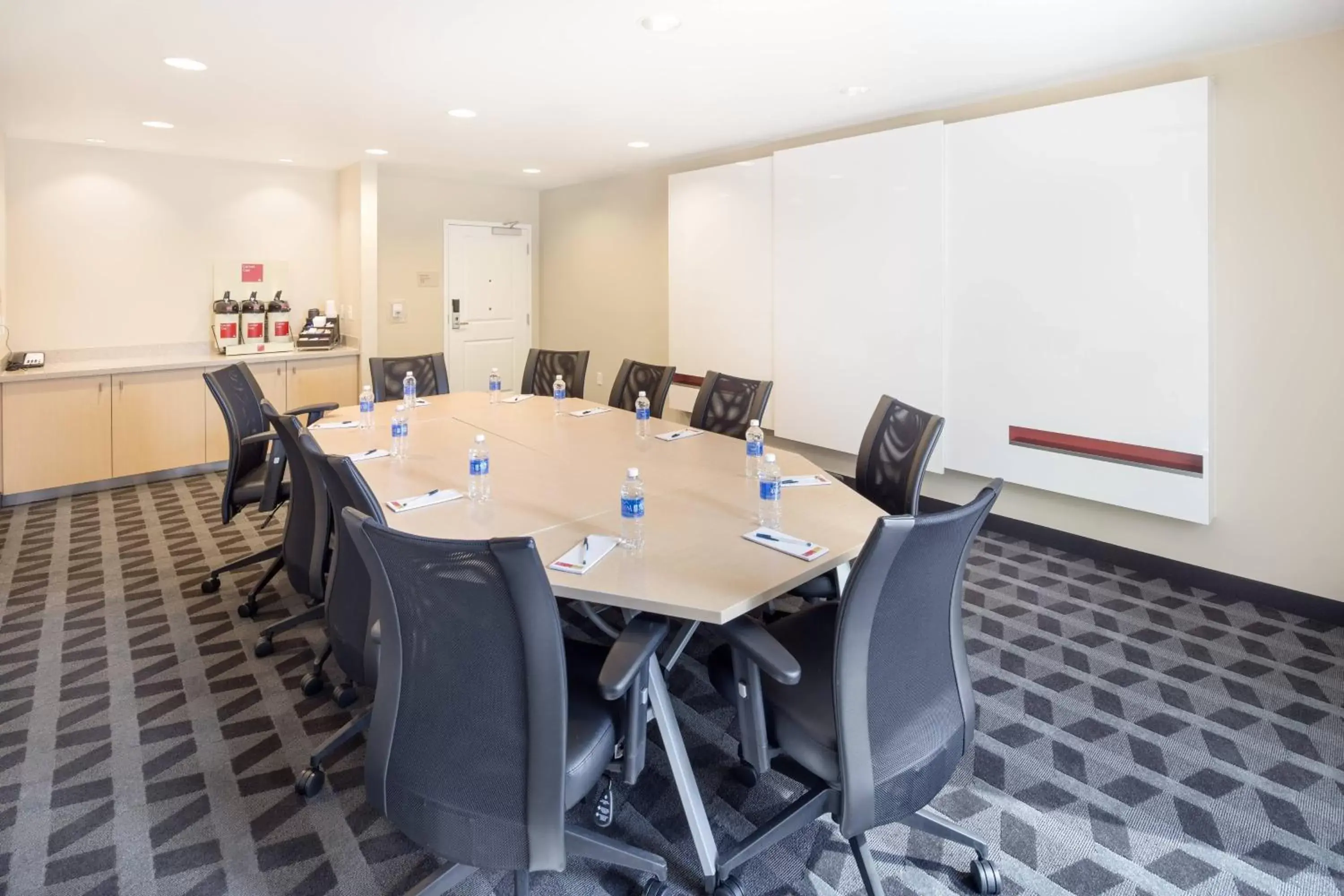 Meeting/conference room in TownePlace by Marriott Suites Portland Vancouver