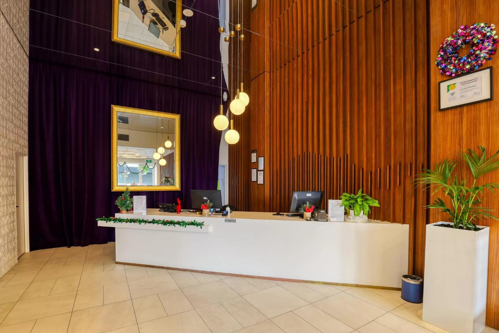 Lobby or reception in Ramada by Wyndham, Hamilton City Center