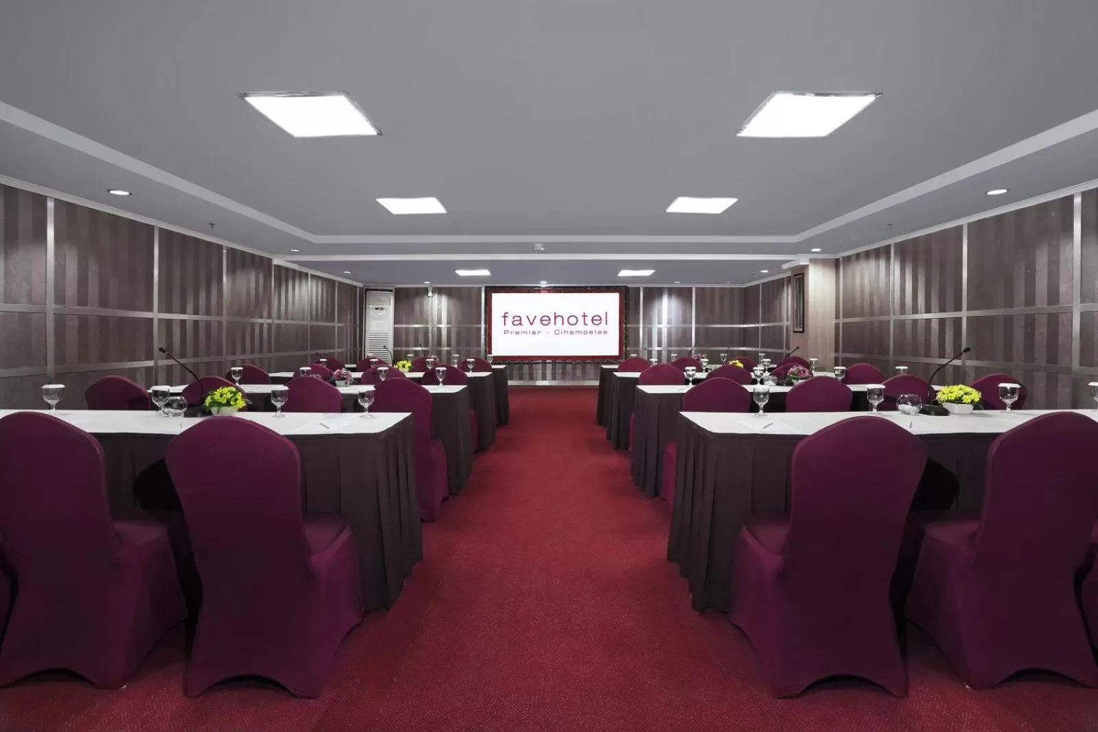 Banquet/Function facilities in favehotel Premier Cihampelas
