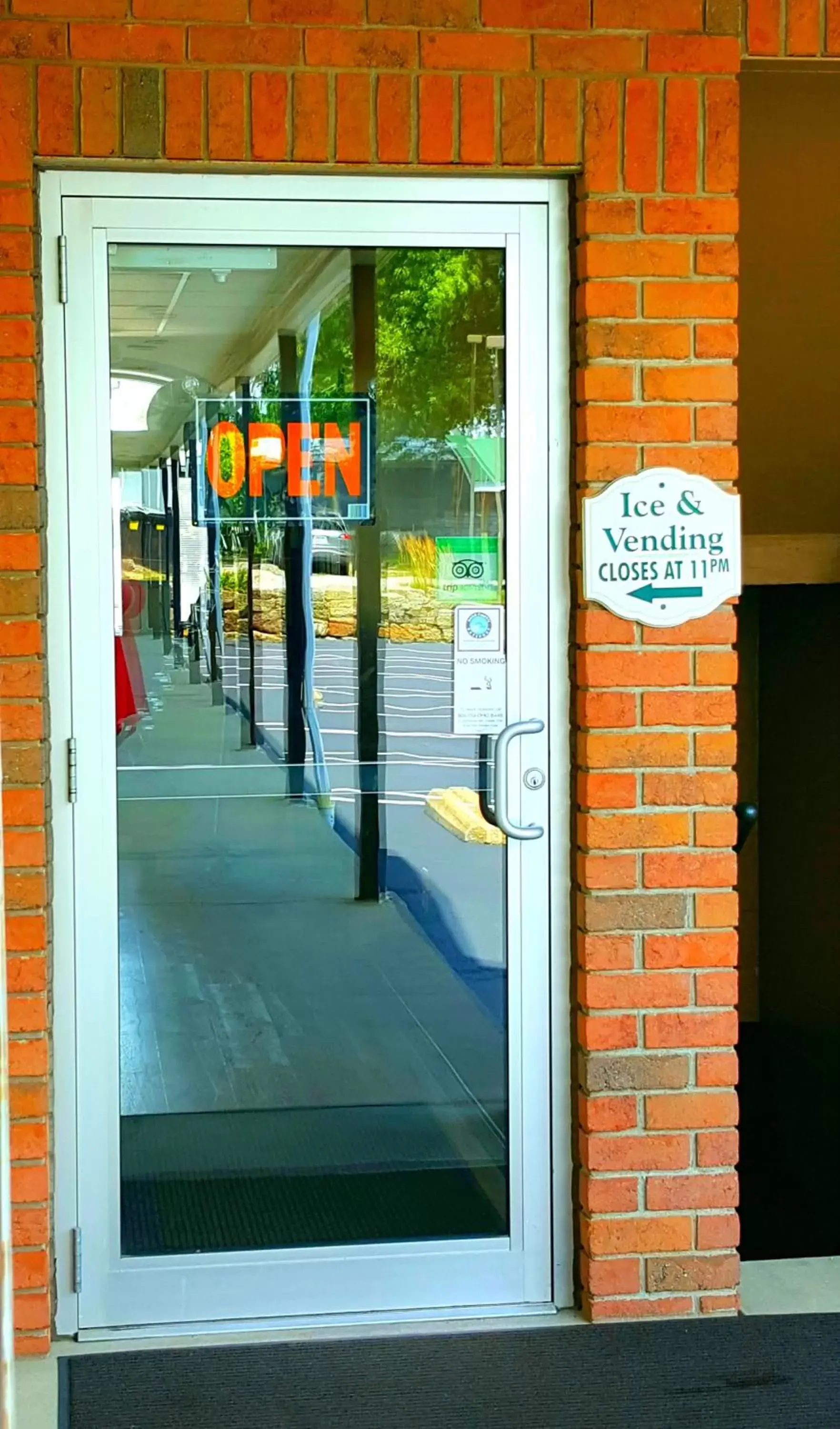 Facade/entrance in Lodging on the Square