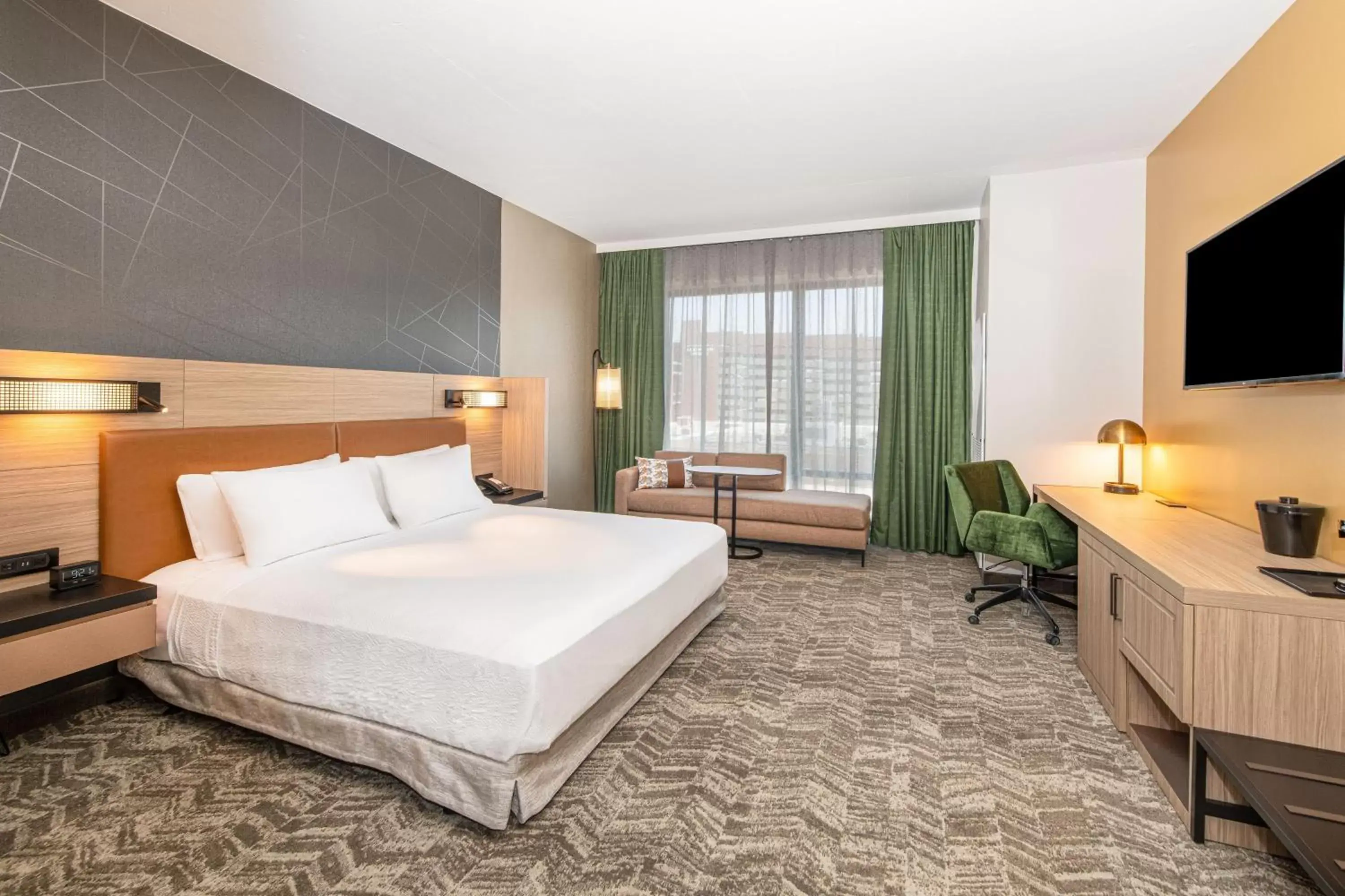 Photo of the whole room, Bed in SpringHill Suites by Marriott Baltimore Downtown Convention Center Area