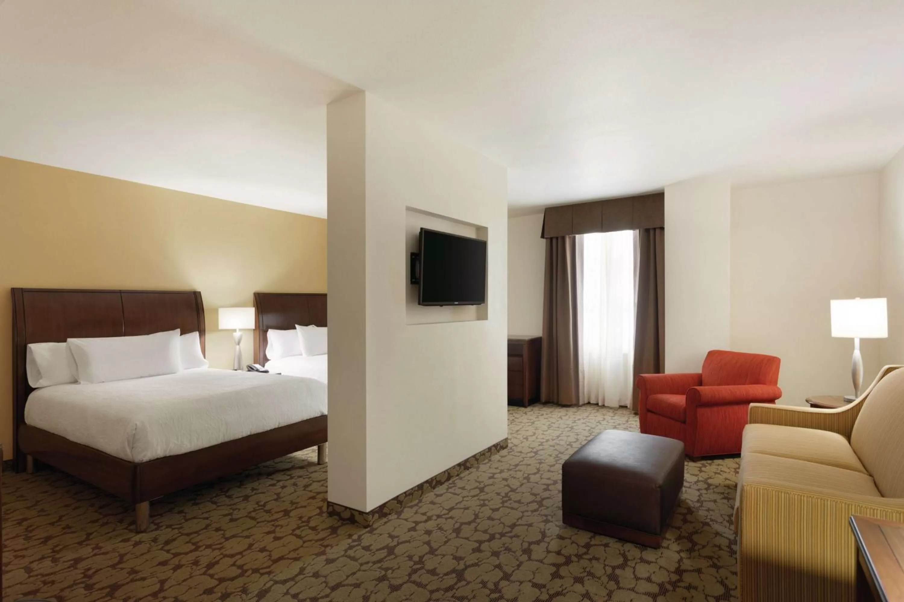 Bedroom, Bed in Hilton Garden Inn Rochester Downtown, NY