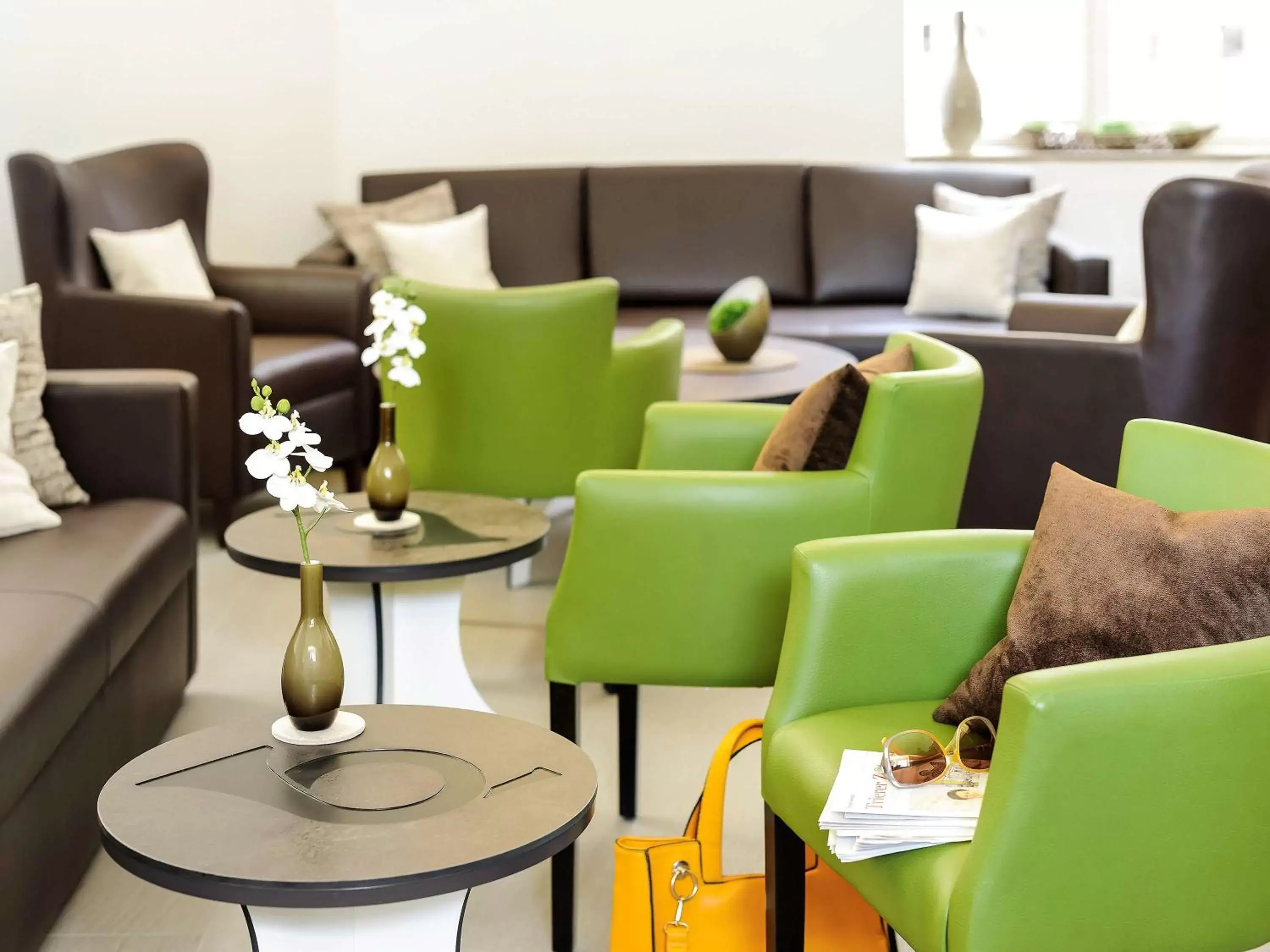 Property building, Lounge/Bar in Ibis Styles Trier