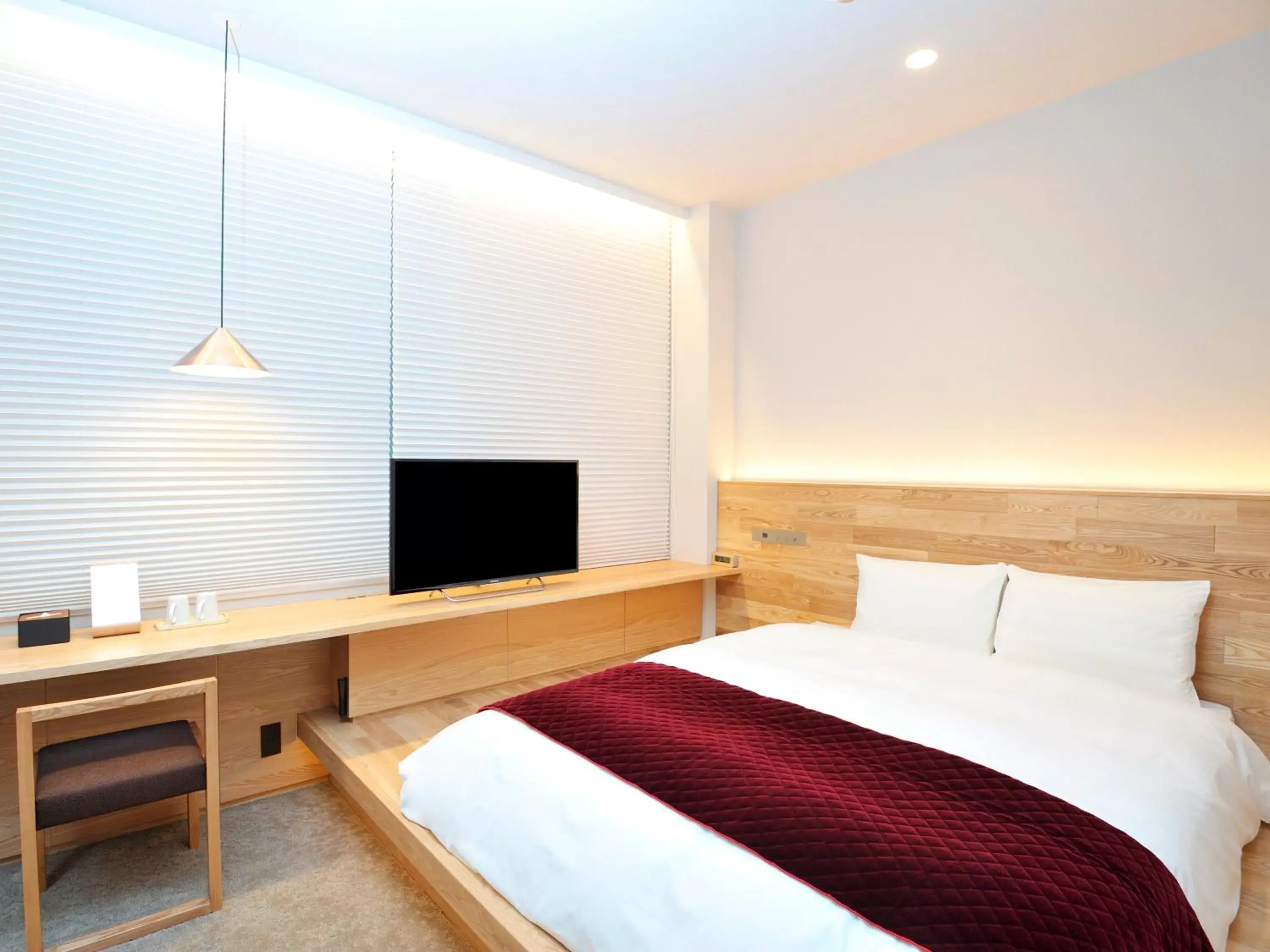 Photo of the whole room, Bed in hotel androoms Osaka Hommachi