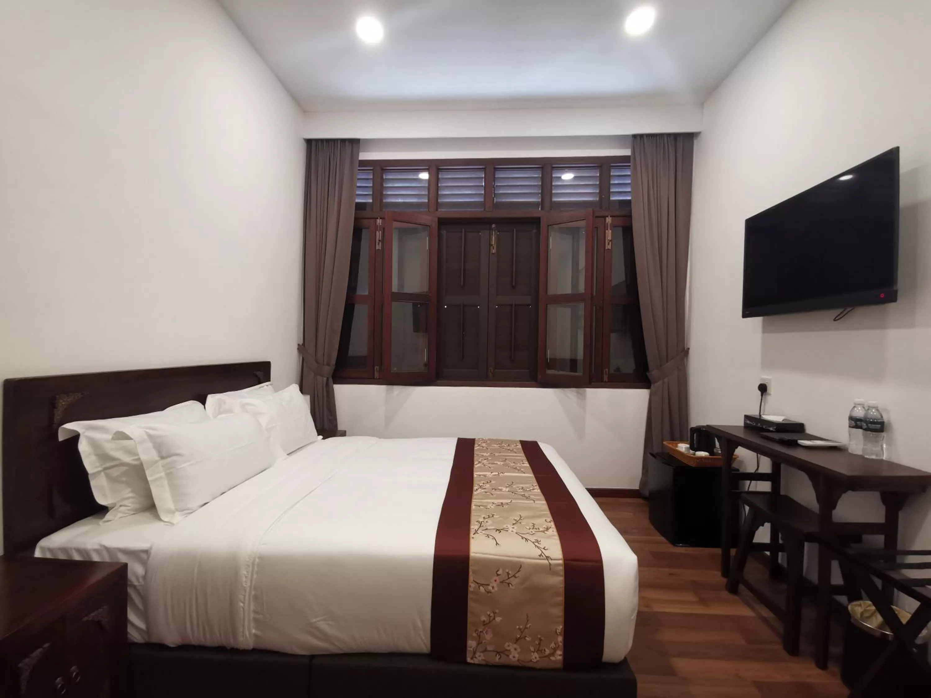 Bed in Mclane Boutique Hotel