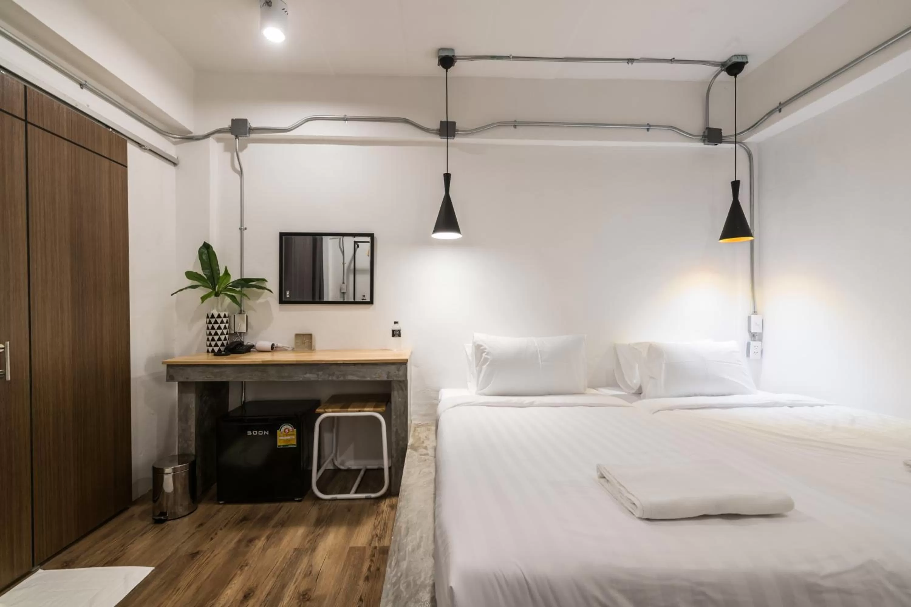 Bed in Your Space Hotel Prasingh