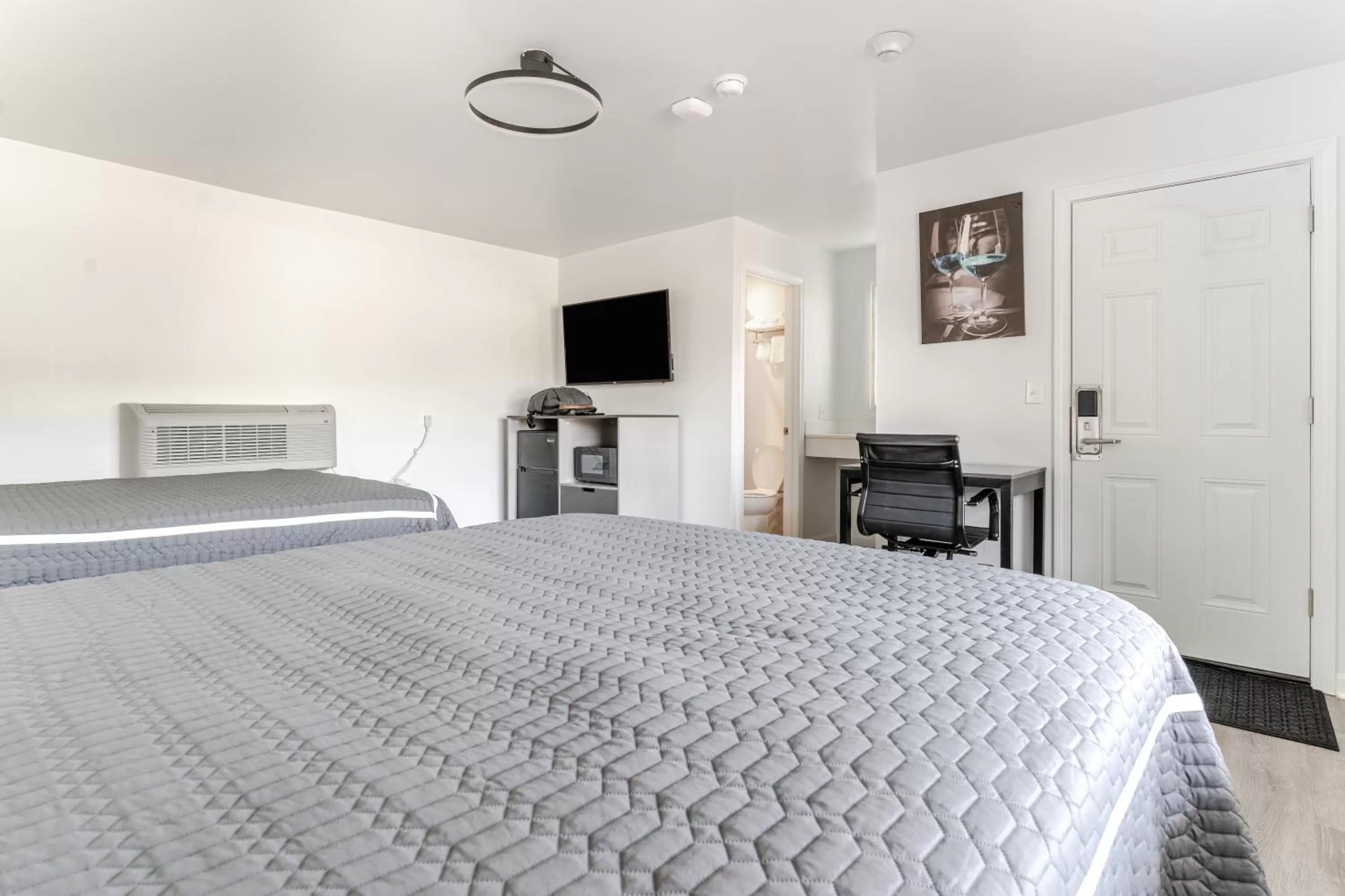 Bed in Blue Beach Motel Providence North Kingstown