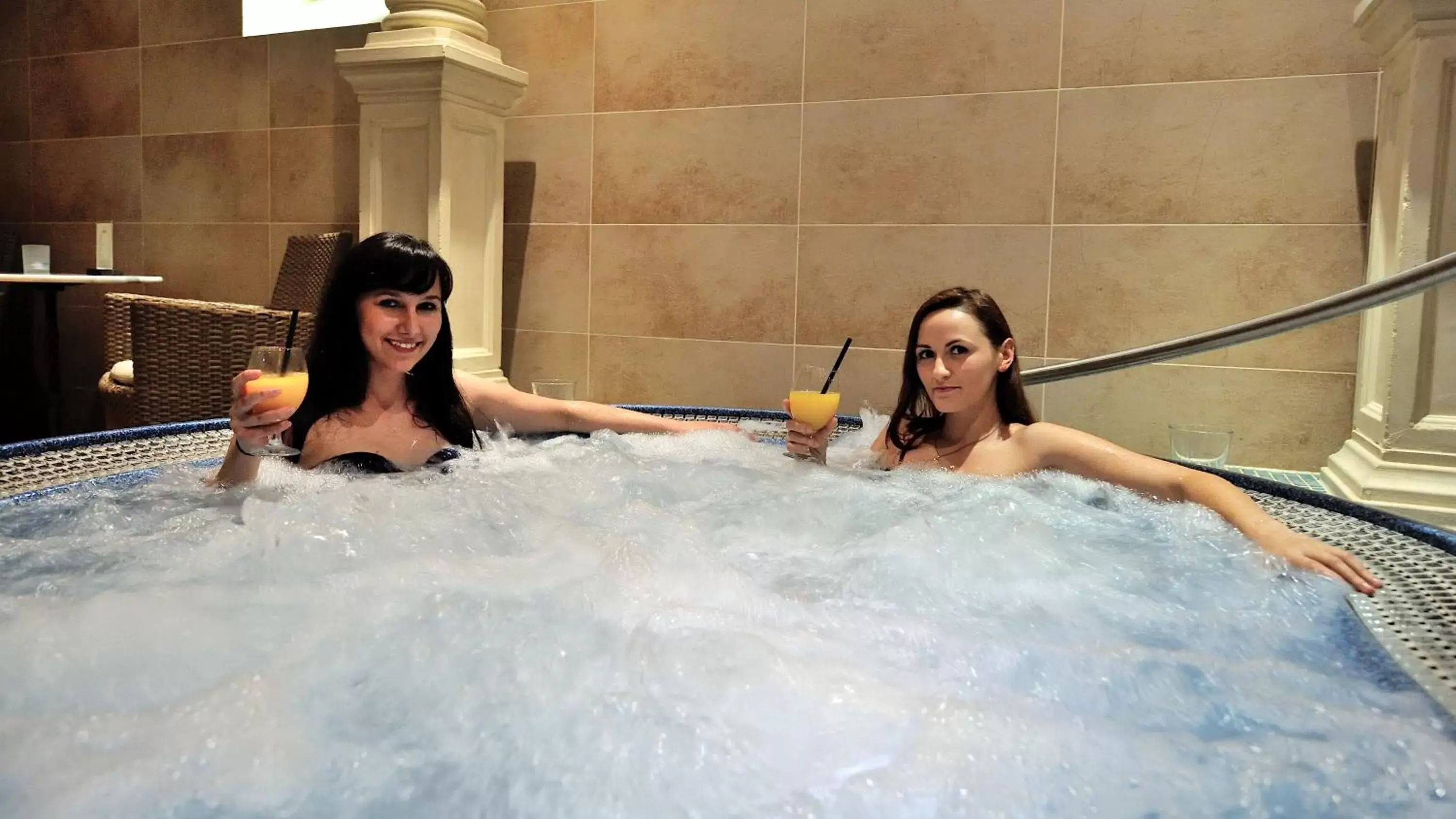 Hot Tub, Guests in Hotel Diament Arsenal Palace Katowice - Chorzów