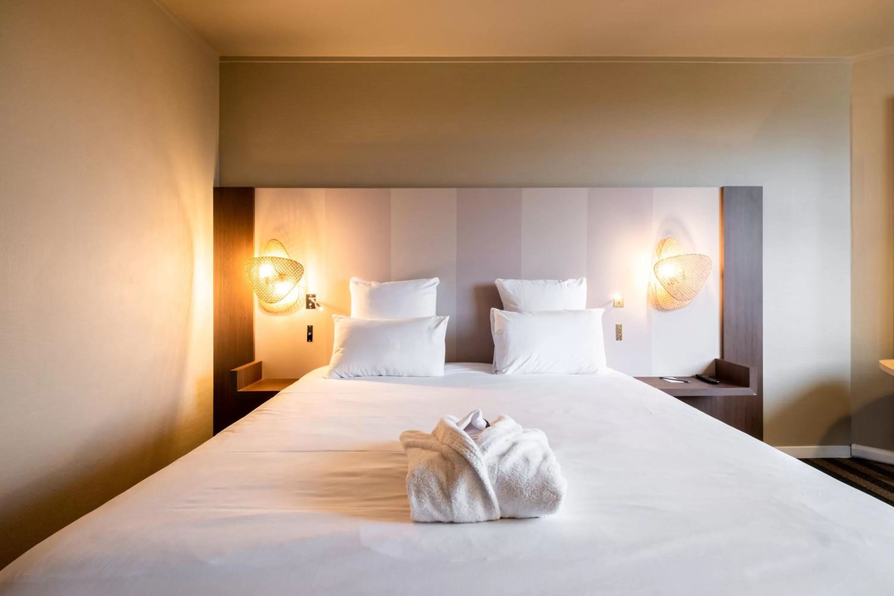 Bedroom, Bed in Mercure Grenoble Meylan