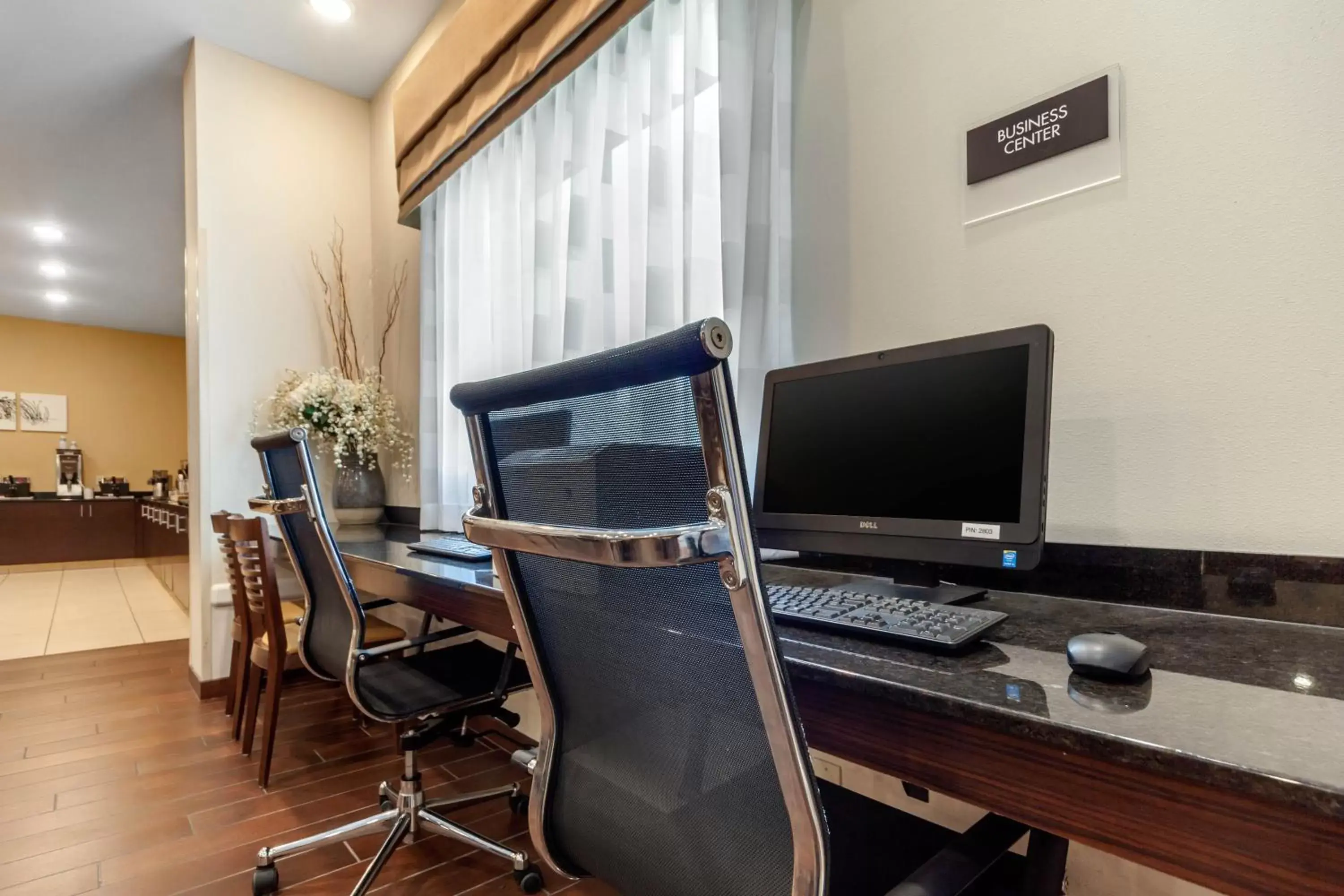 Business facilities, TV/Entertainment Center in MainStay Suites Lincoln University Area