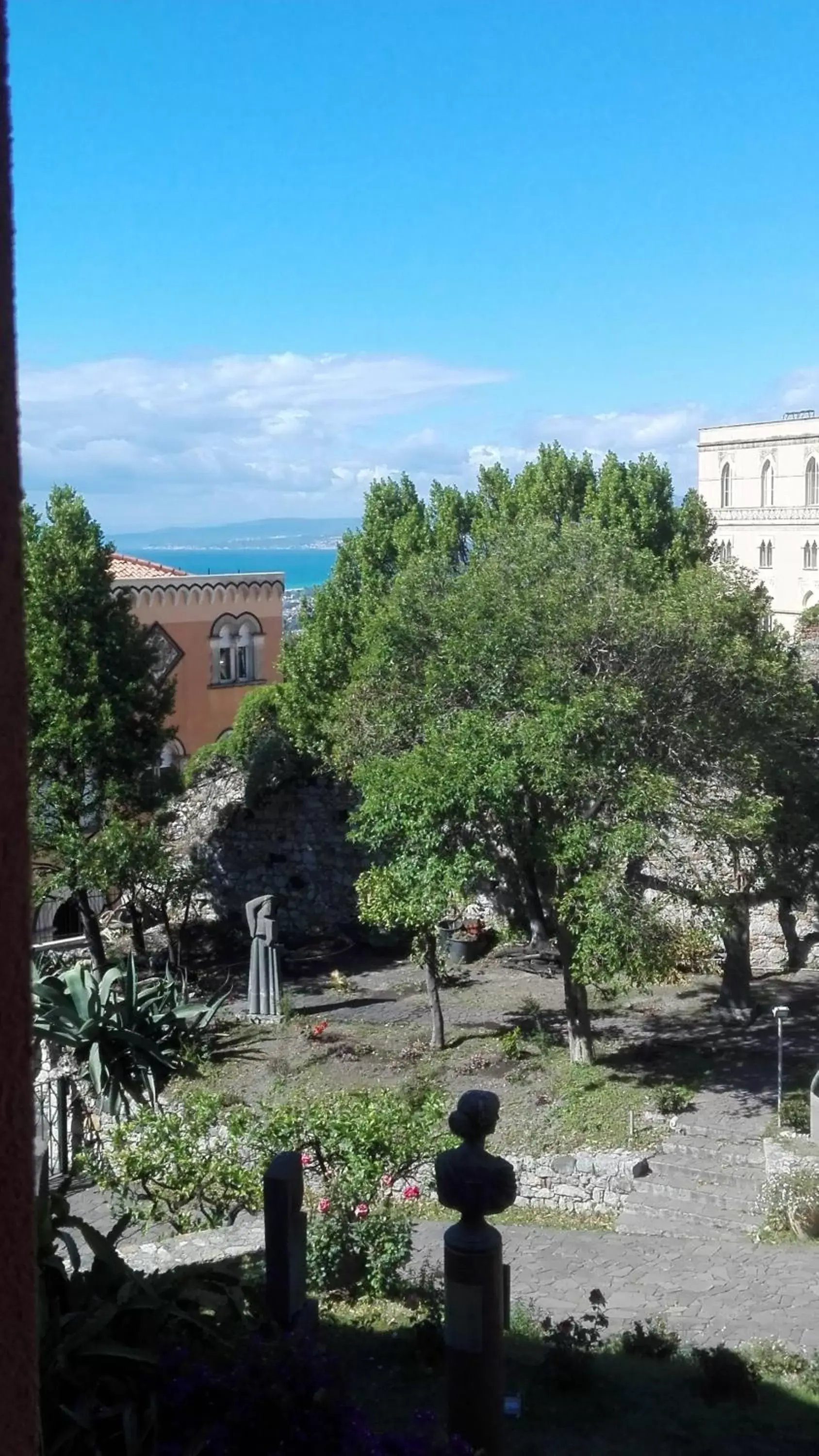 Garden view in B&B AKROPOLIS