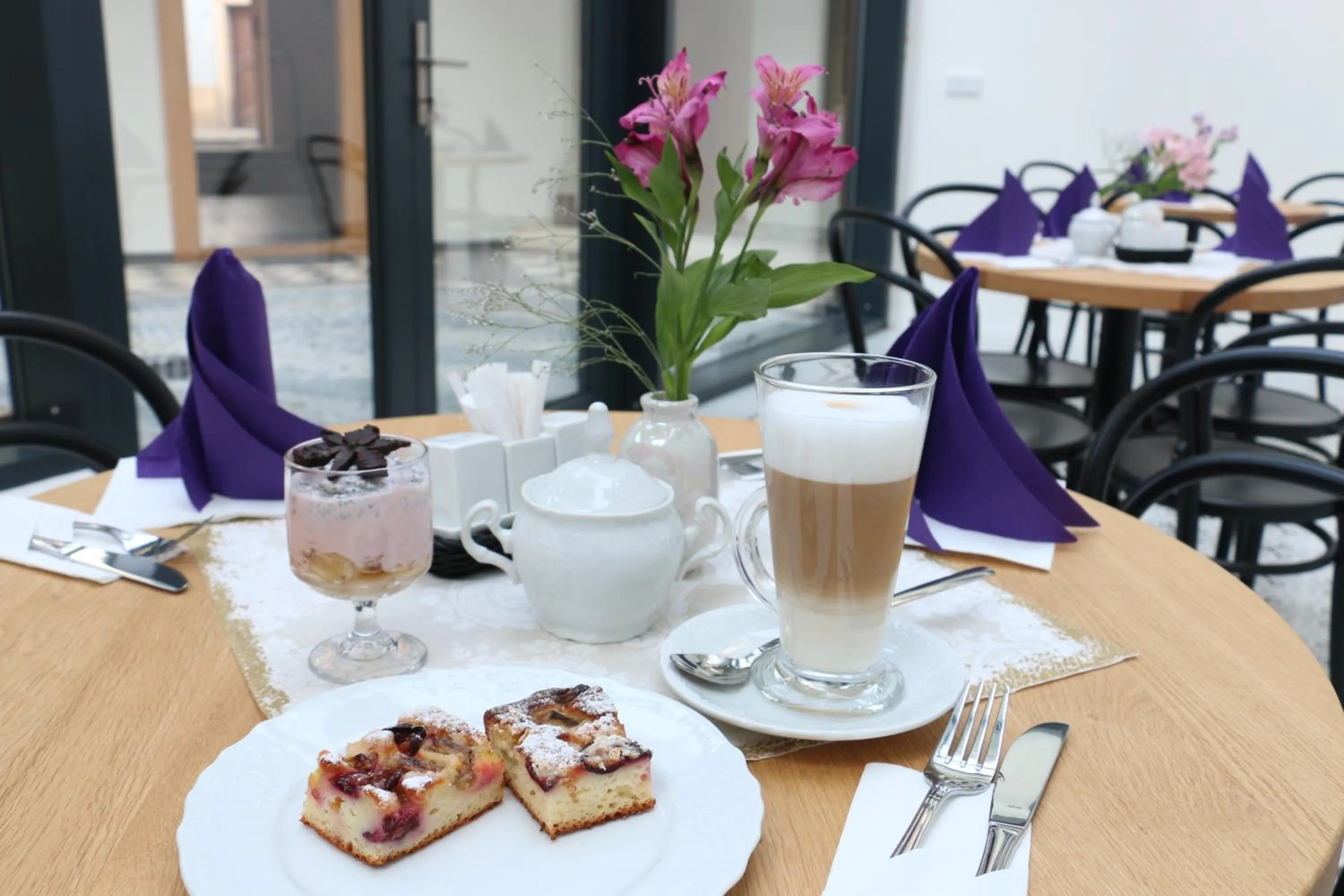 Breakfast in Hotel At the Green Grape