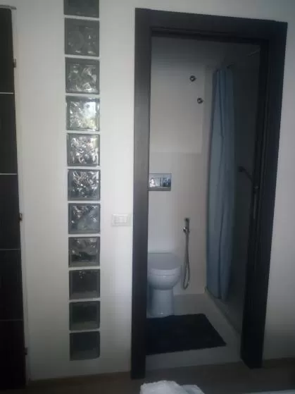 Shower in Monteceneri 9 B&b