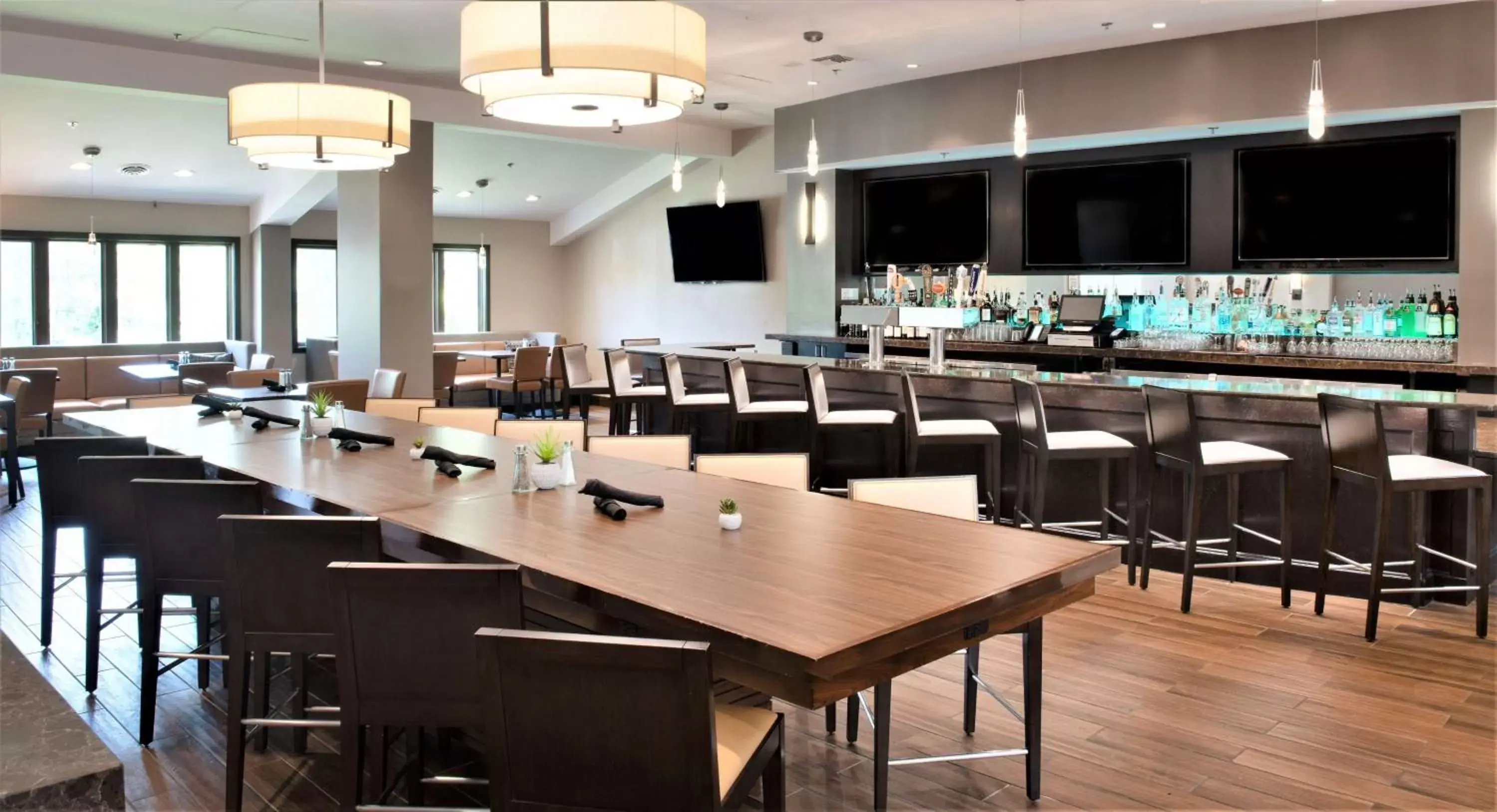 Lounge or bar, Restaurant/Places to Eat in Embassy Suites by Hilton Seattle North Lynnwood