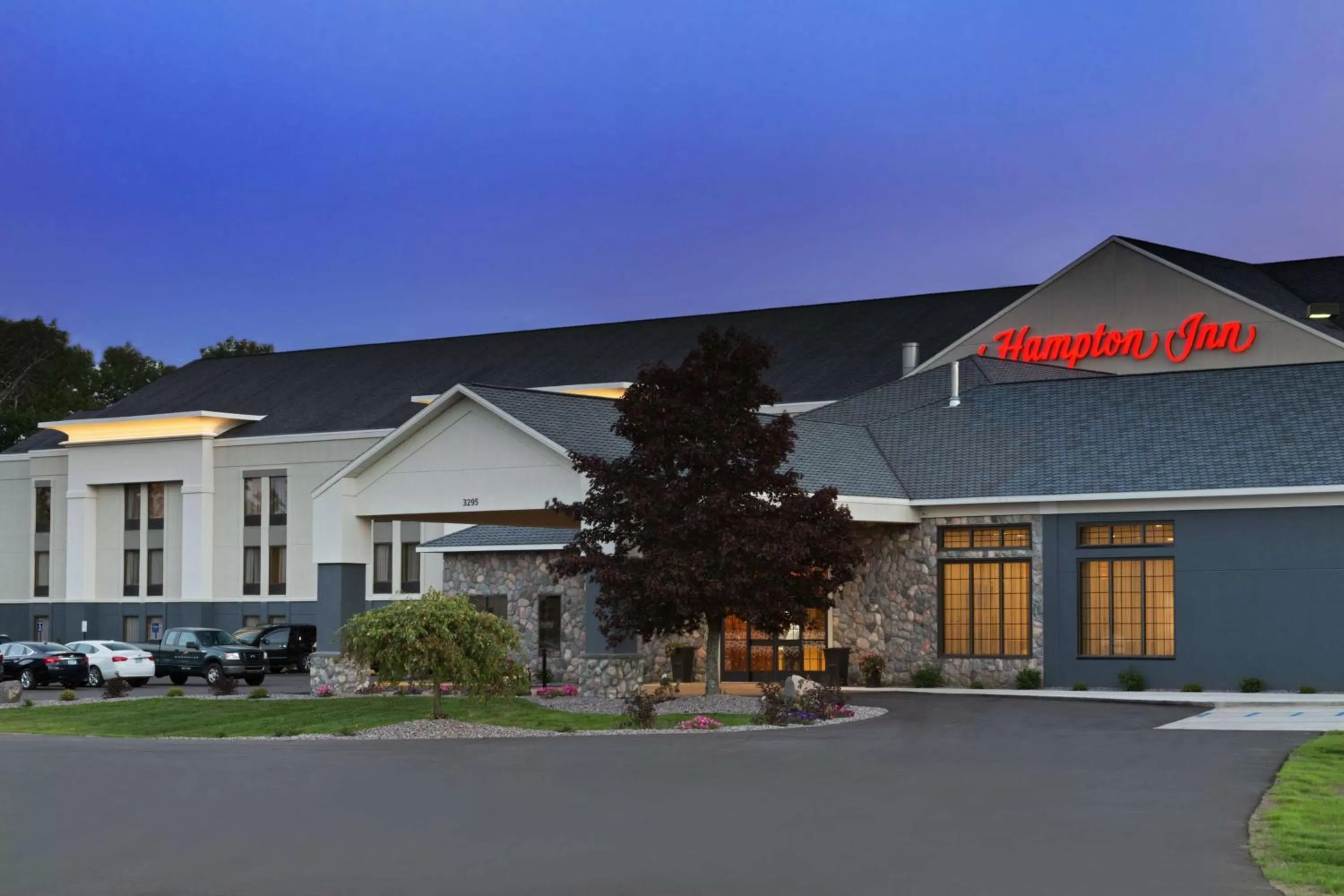 Property building in Hampton Inn Sault Ste Marie, MI
