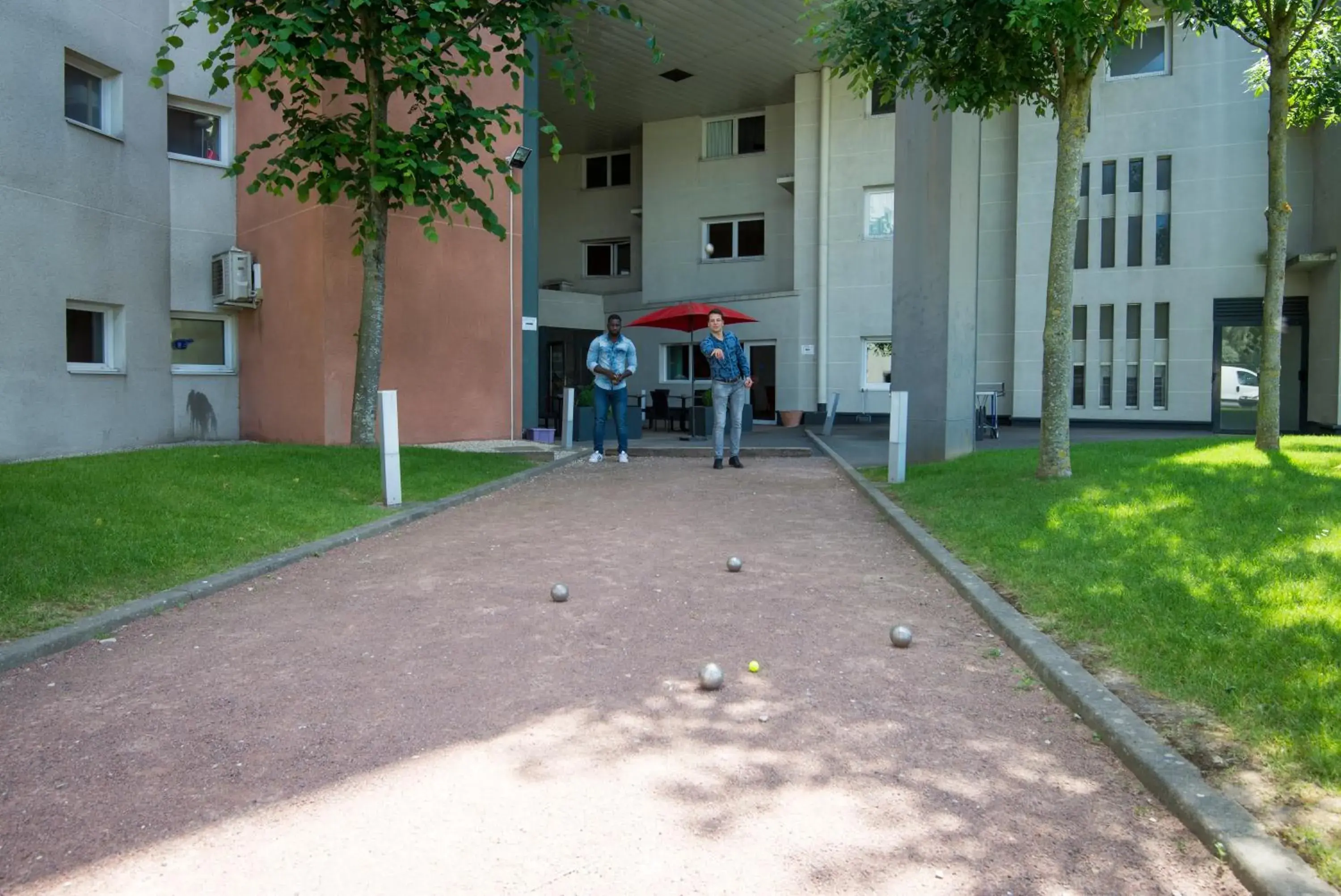 Patio in Ibis Budget Orly Chevilly Tram 7