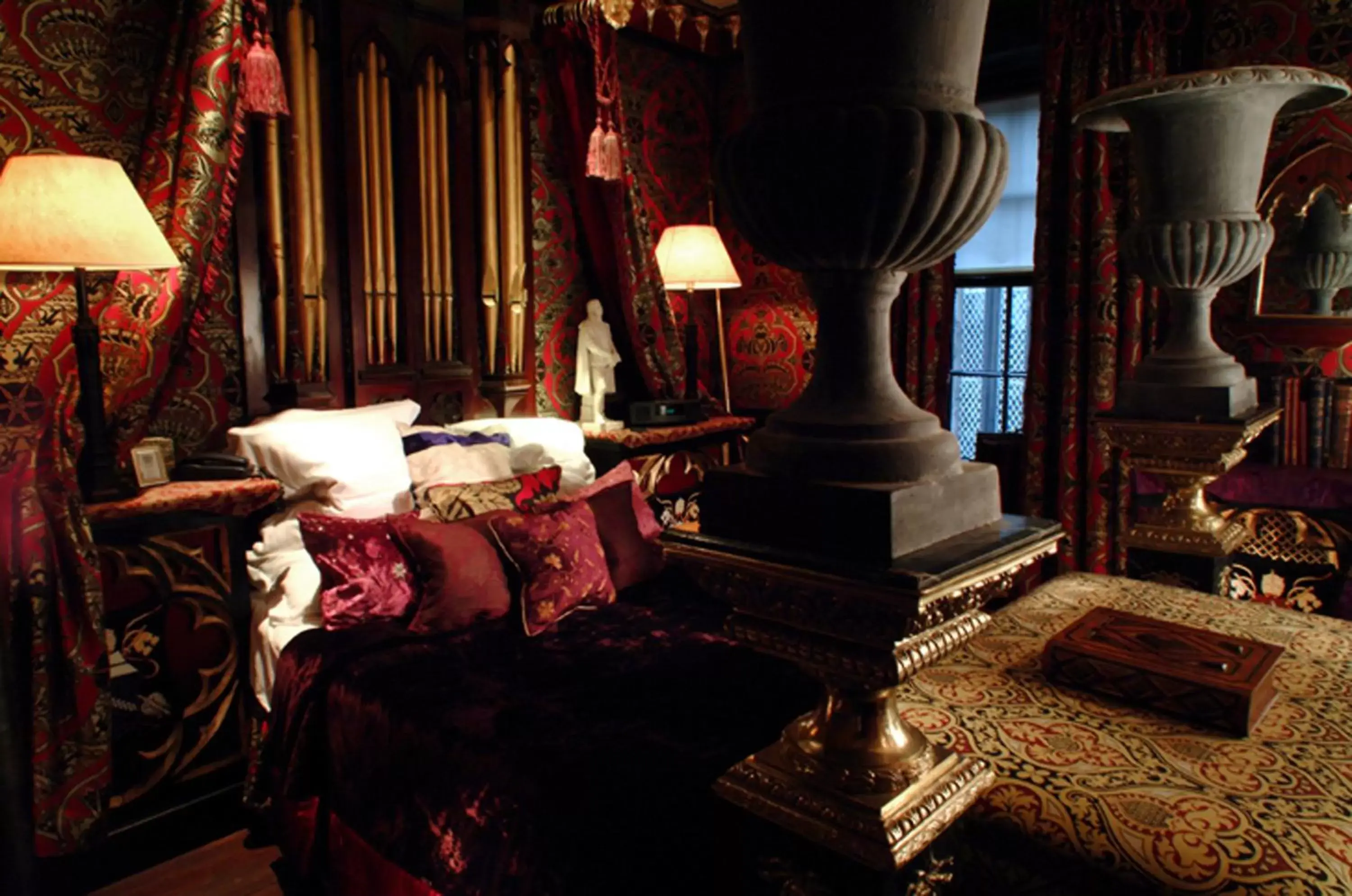 Bed in The Witchery by the Castle