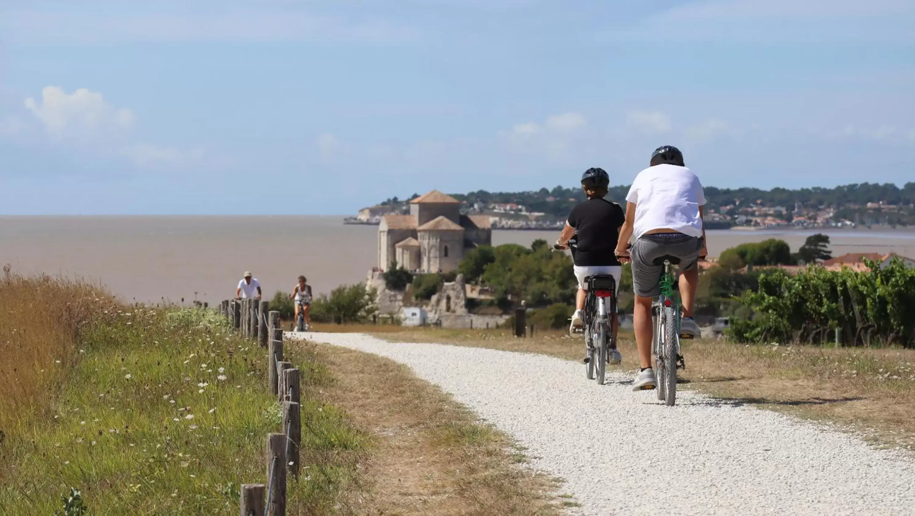 Cycling in Best Western Hôtel Royan Océan