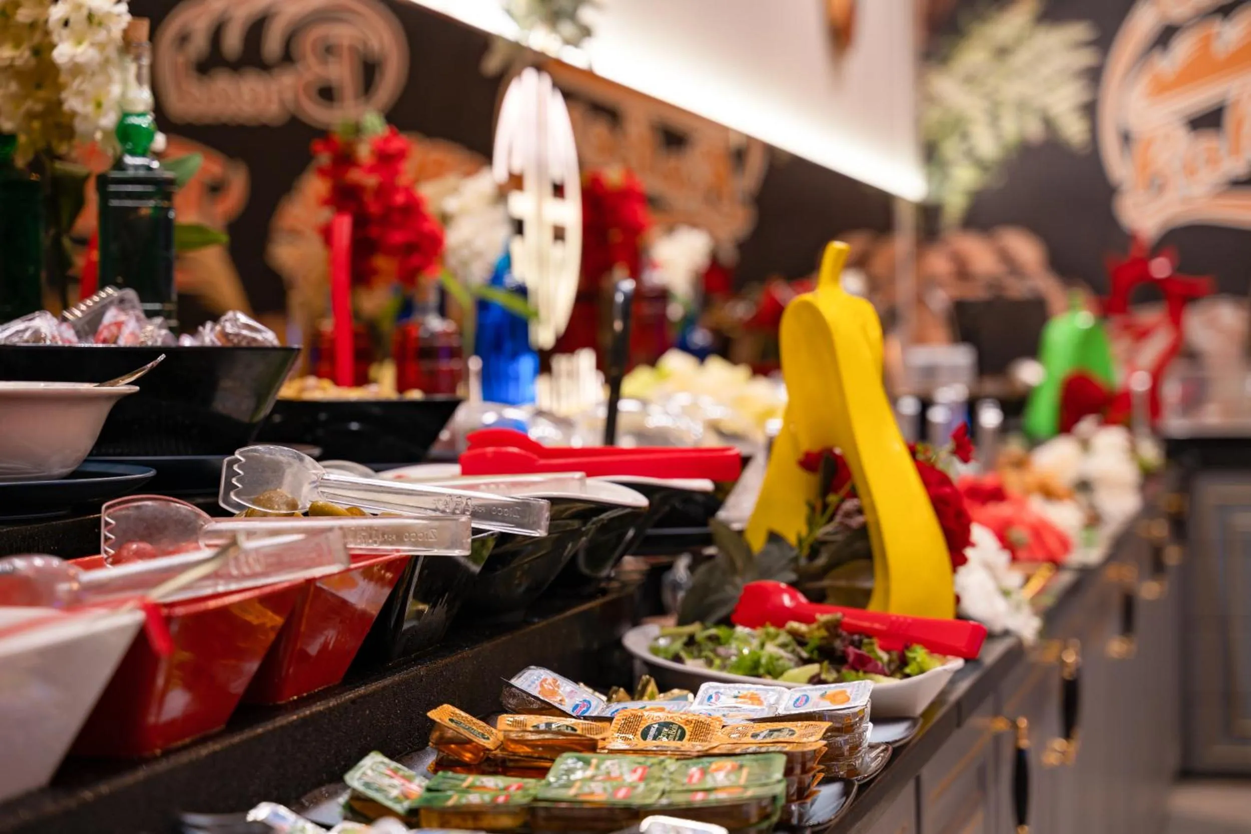 Food and drinks in Best Western Premier Hidden Hills Hotel