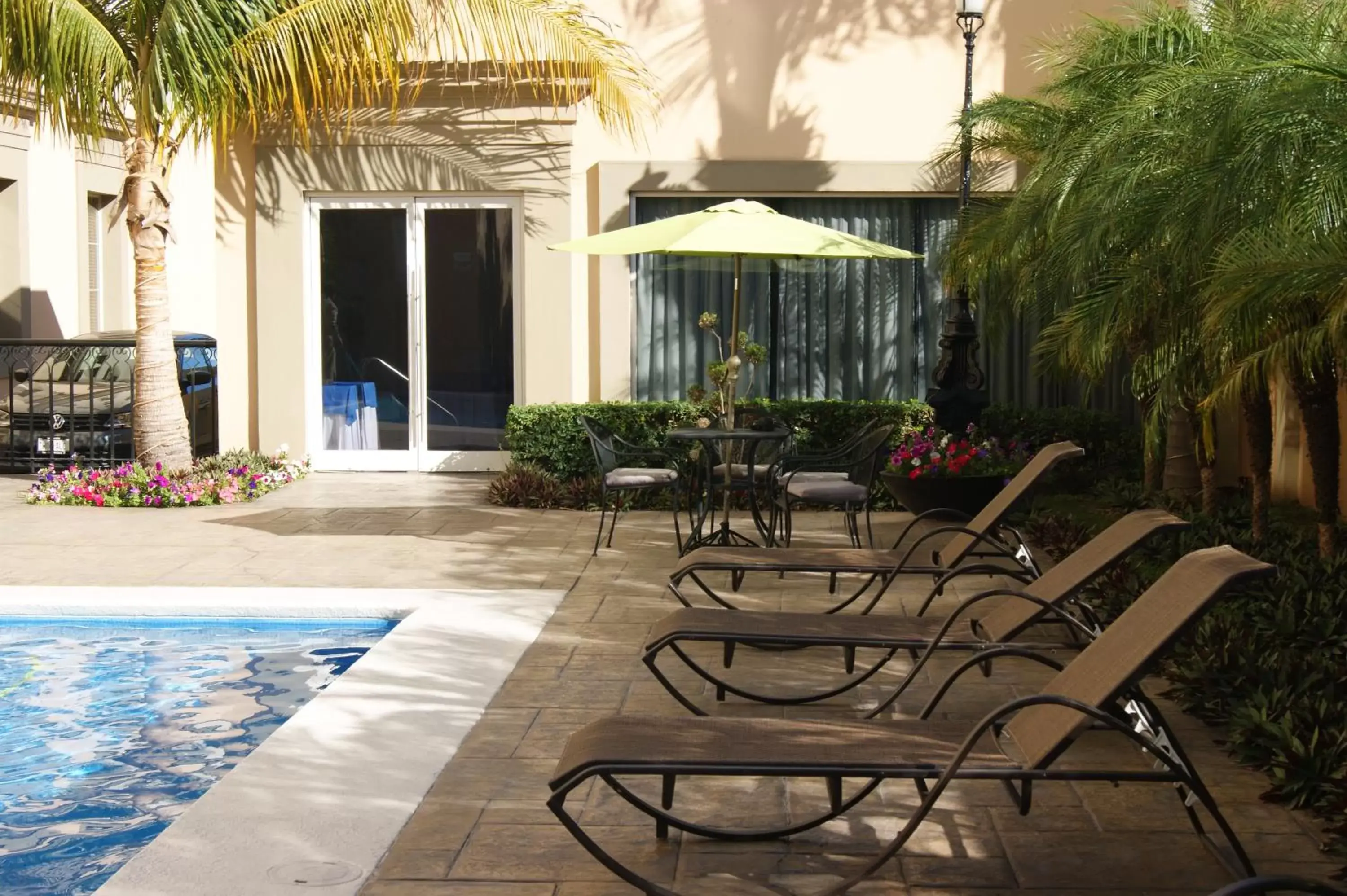 Patio, Swimming Pool in Best Western PLUS Los Mochis