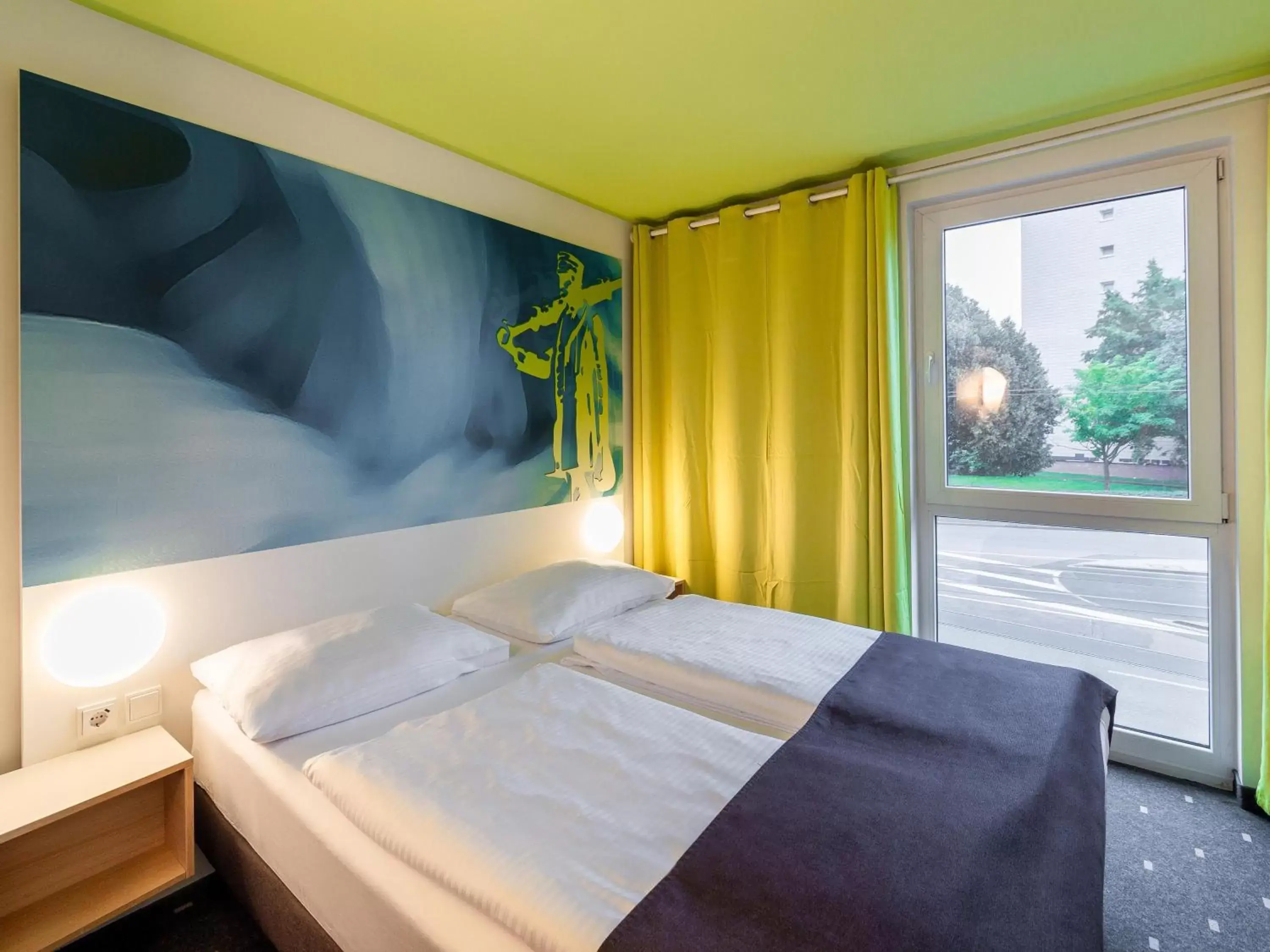 Photo of the whole room, Bed in B&B Hotel Krefeld