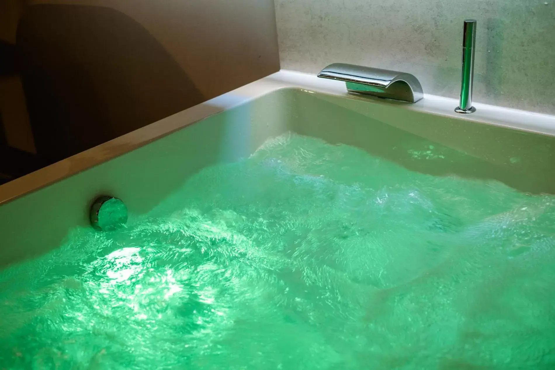 Hot Tub, Swimming Pool in Hotel GilMar Orellana la Vieja
