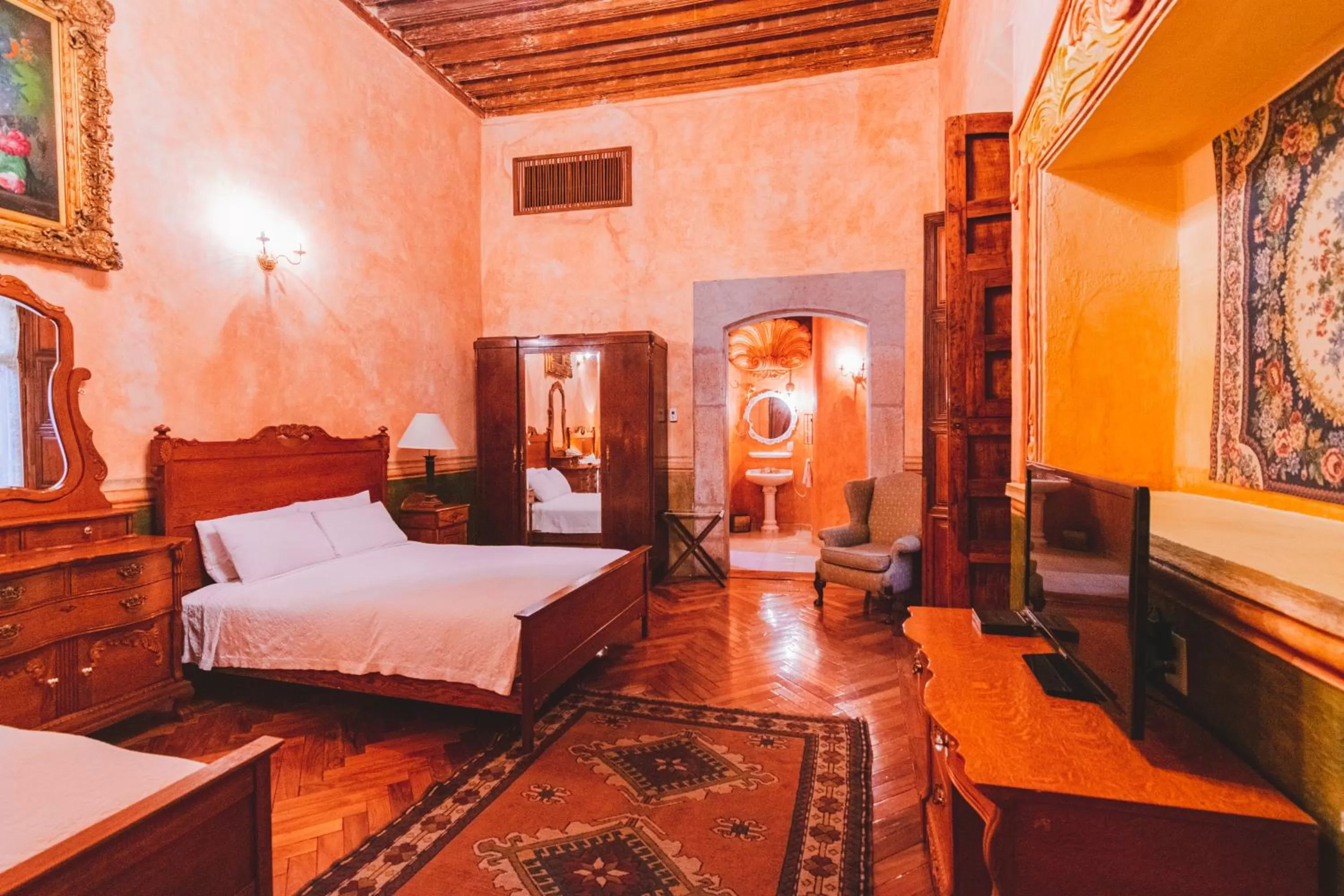 Photo of the whole room, Bed in La Casa de la Marquesa