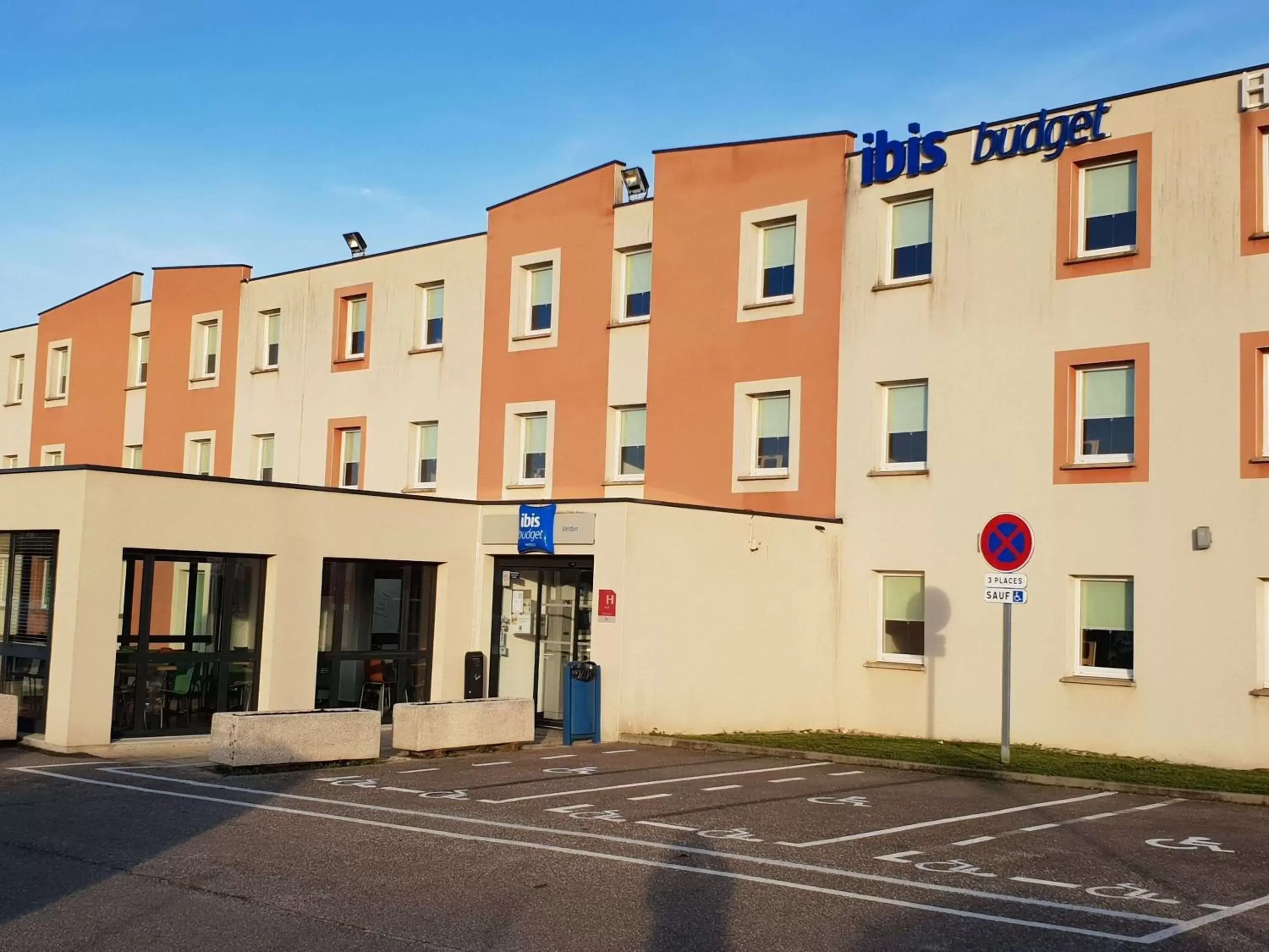 Property Building in Ibis budget Verdun