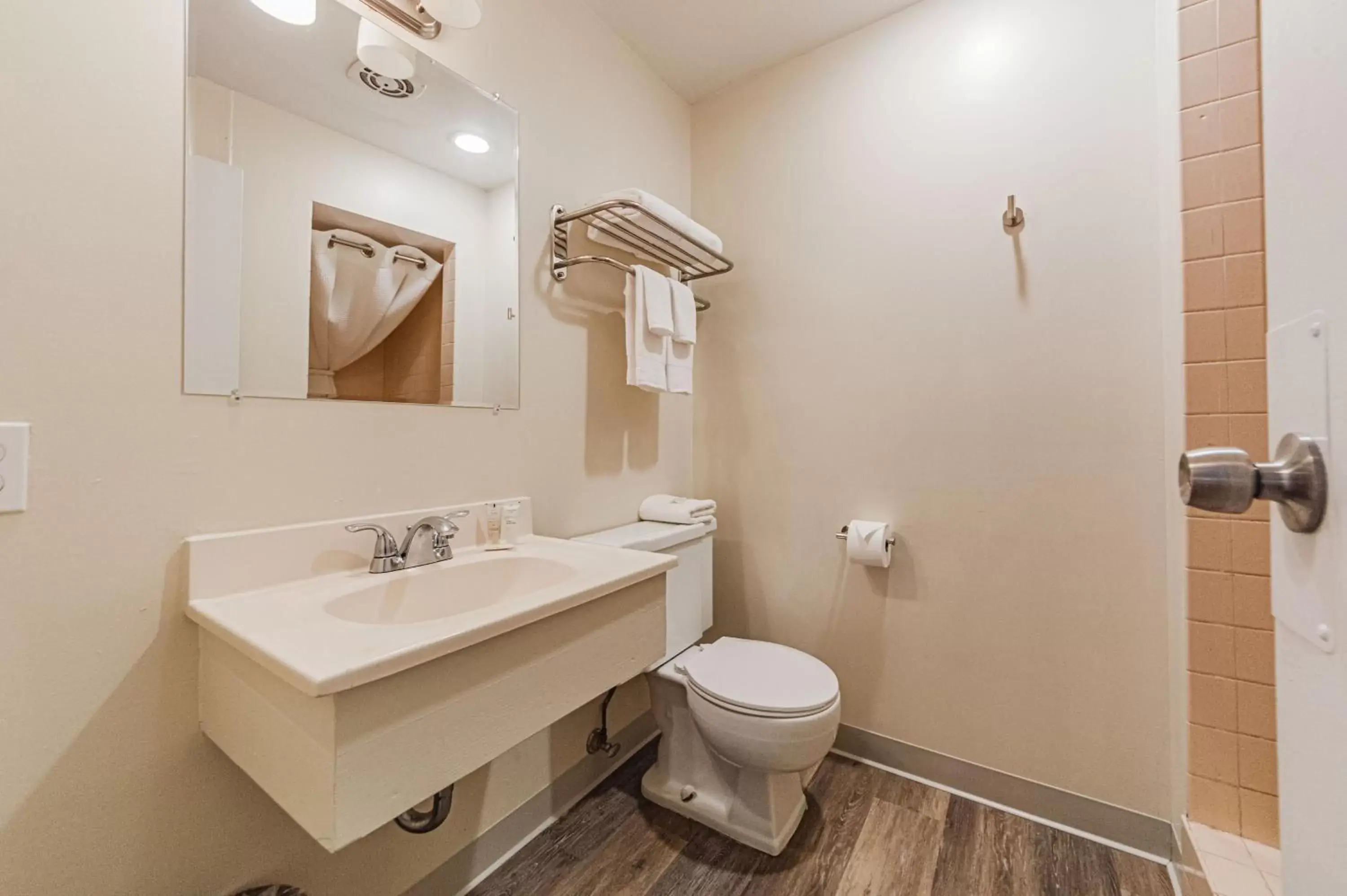 Bathroom in Nevada Flats Hotel