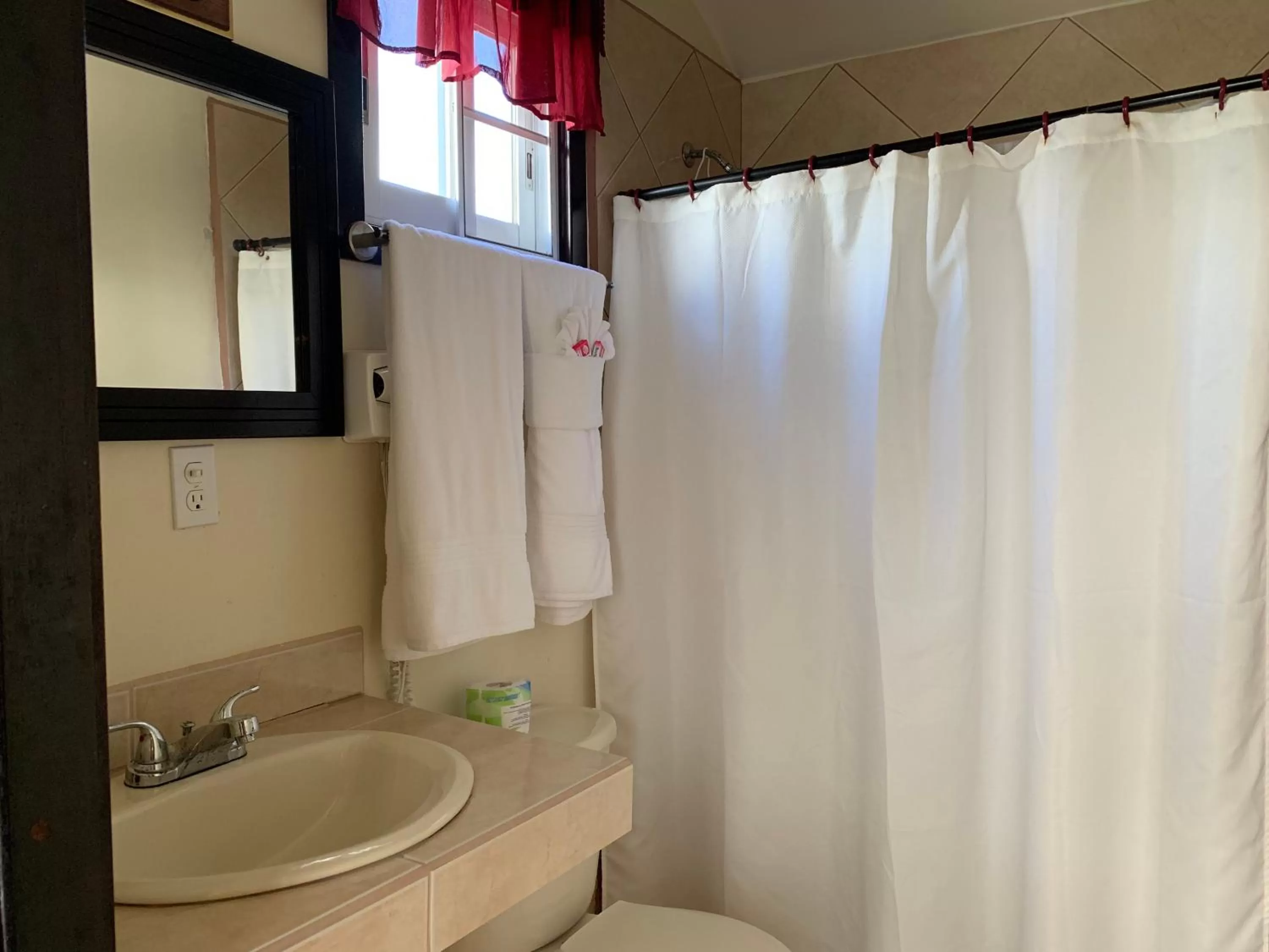 Shower in Blue Wave Guest House