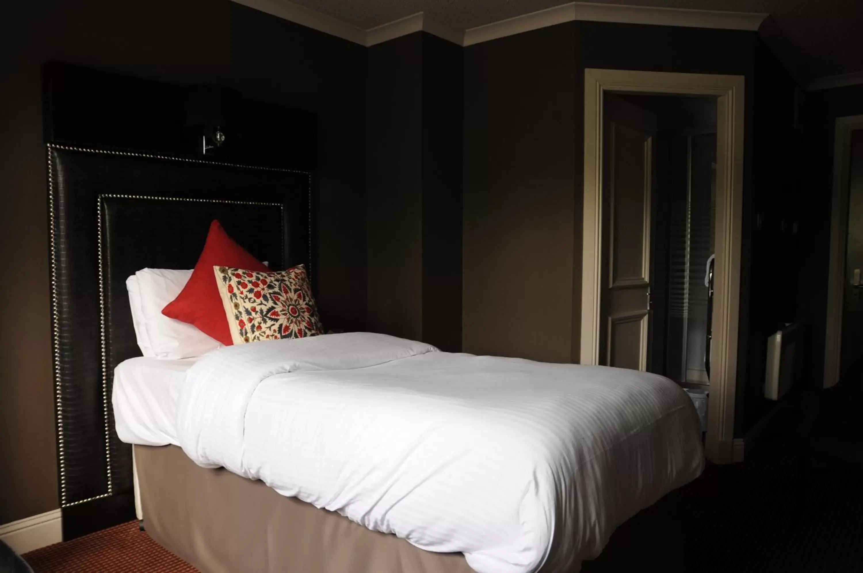 Bed in Best Western Eglinton Arms Hotel