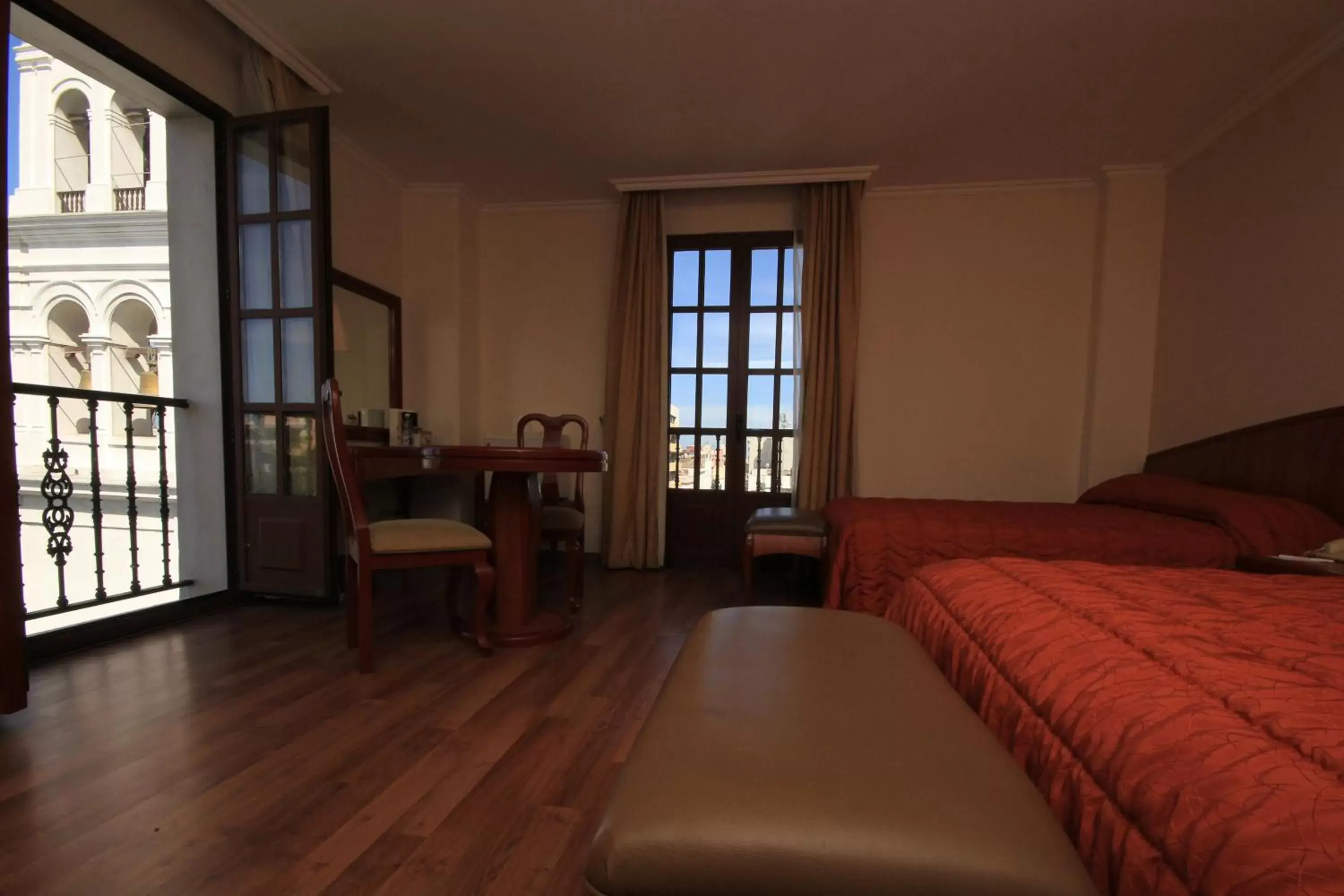 Bed, Seating Area in Gran Hotel Diligencias