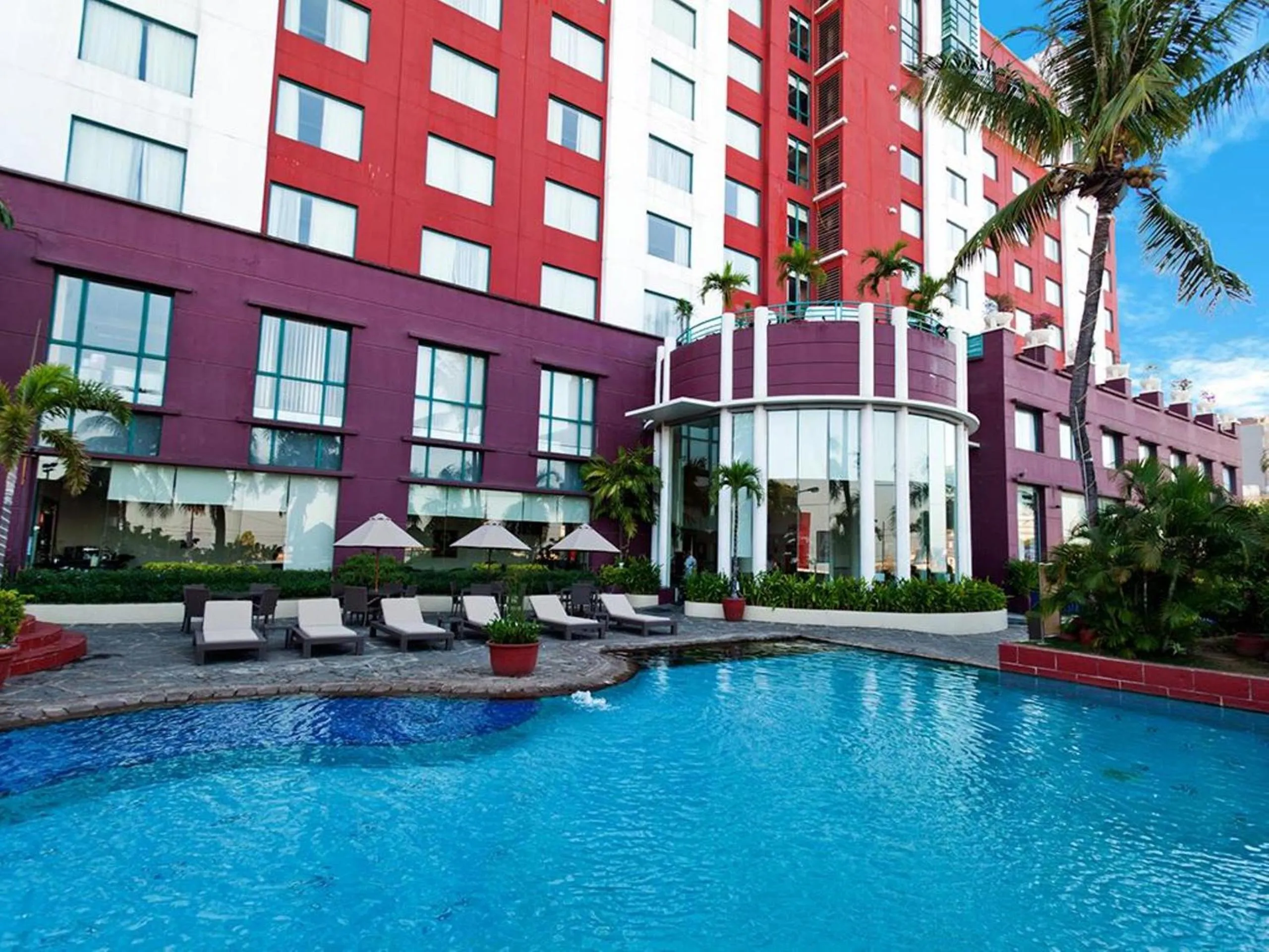 Pool view in Aryaduta Makassar