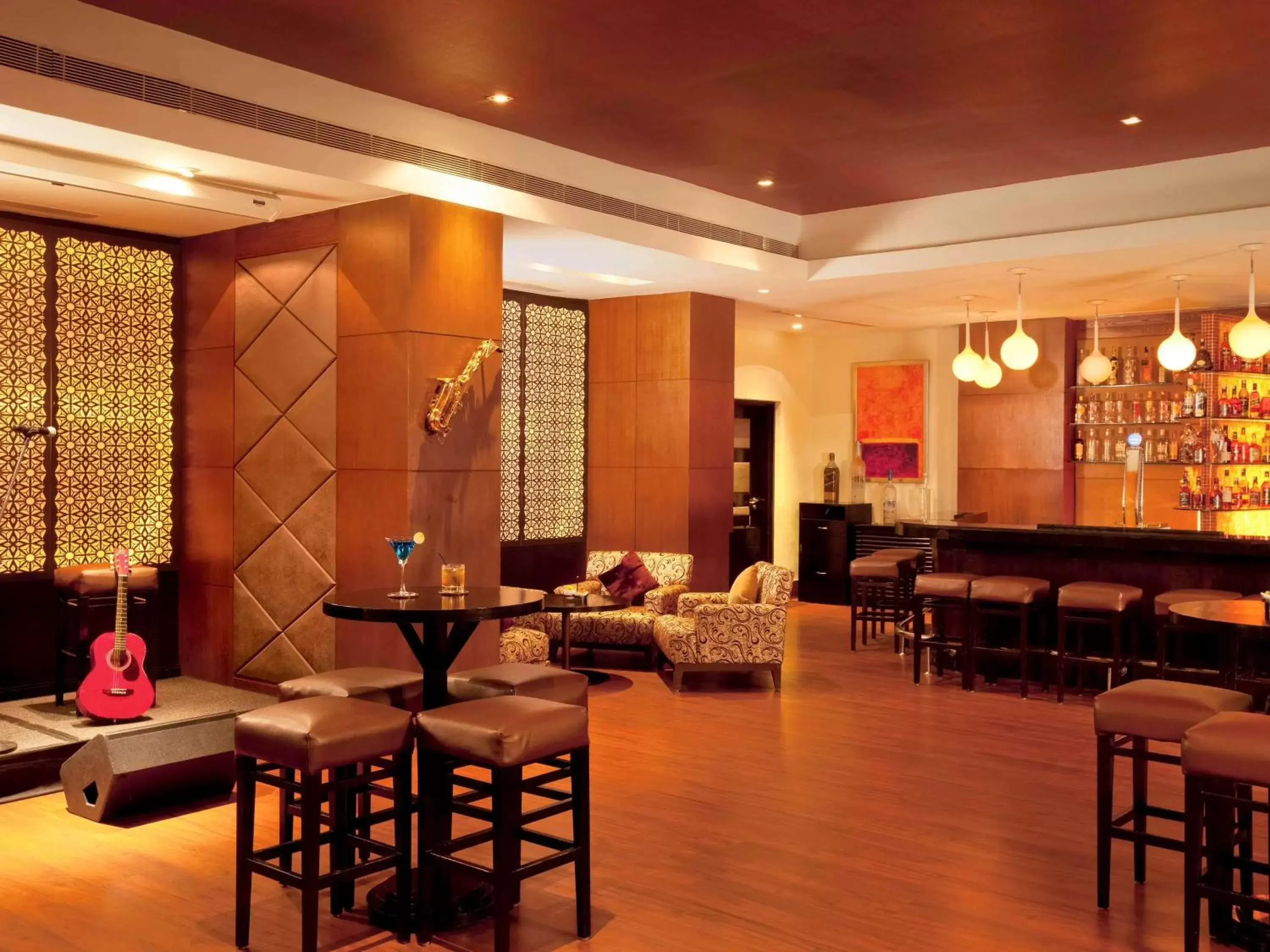 Lounge or bar, Restaurant/Places to Eat in Novotel Hyderabad Convention Centre