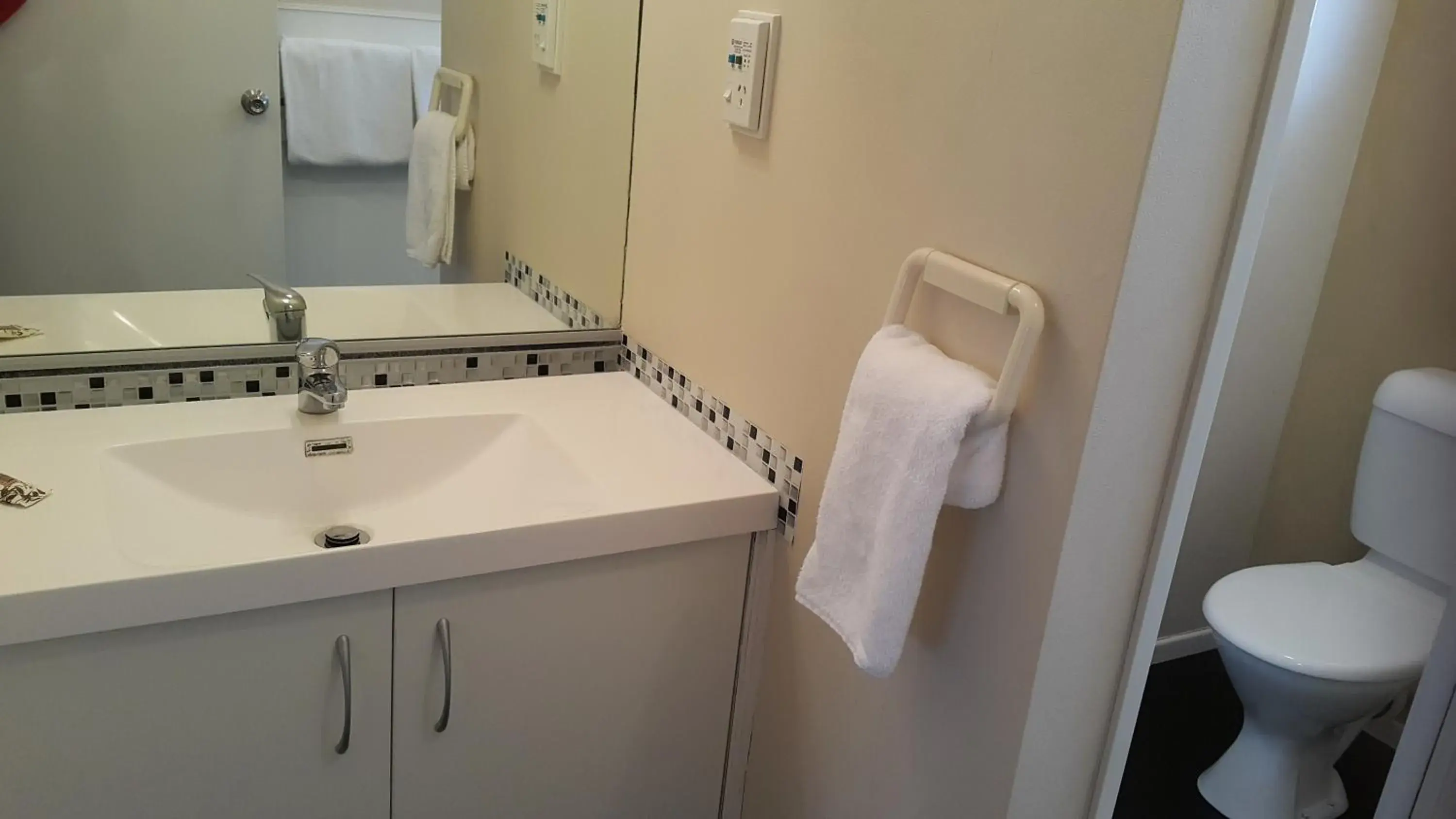 Bathroom in Six On Union Motel