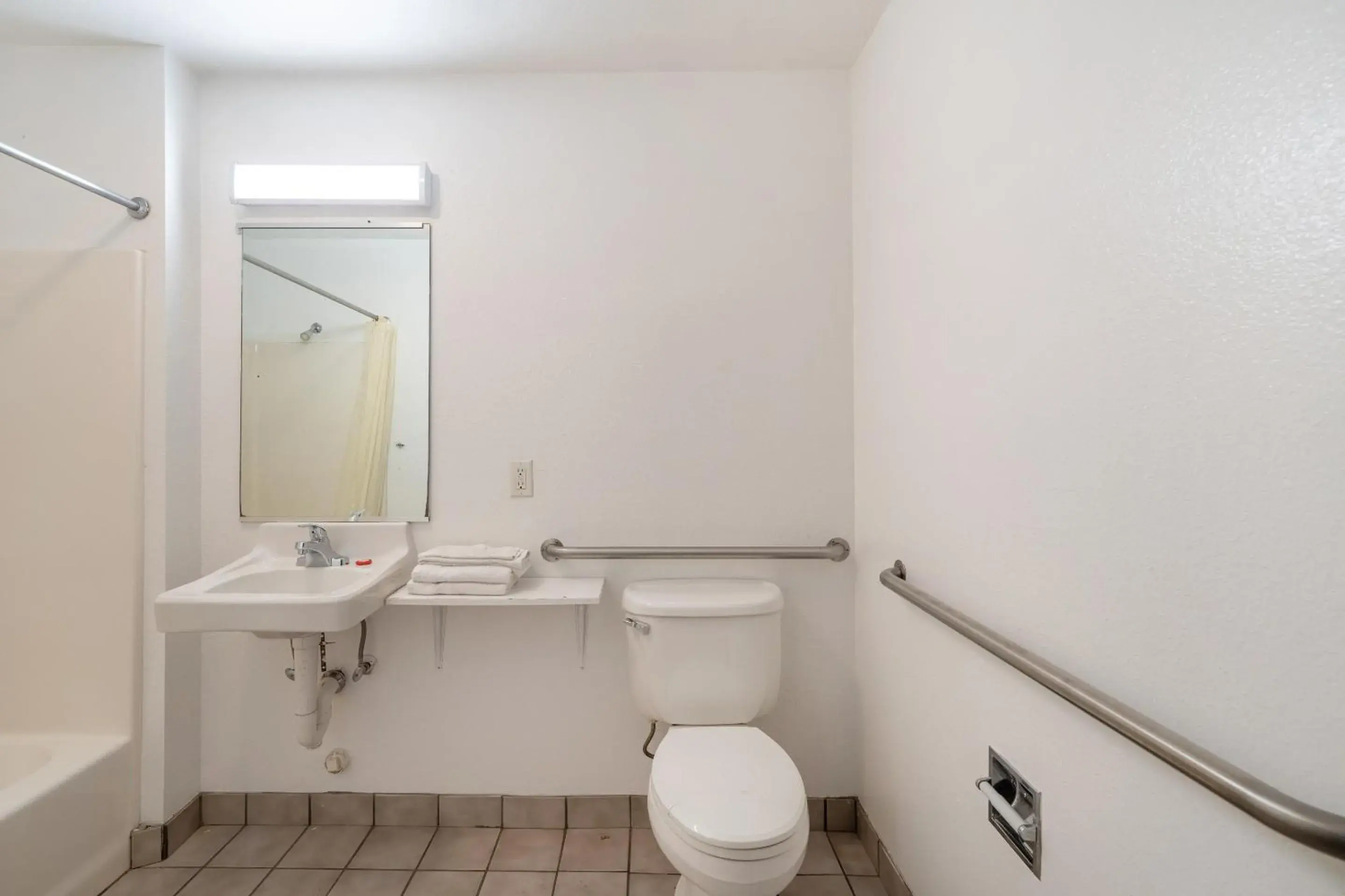 Bathroom in OYO Hotel San Antonio near AT&T Center
