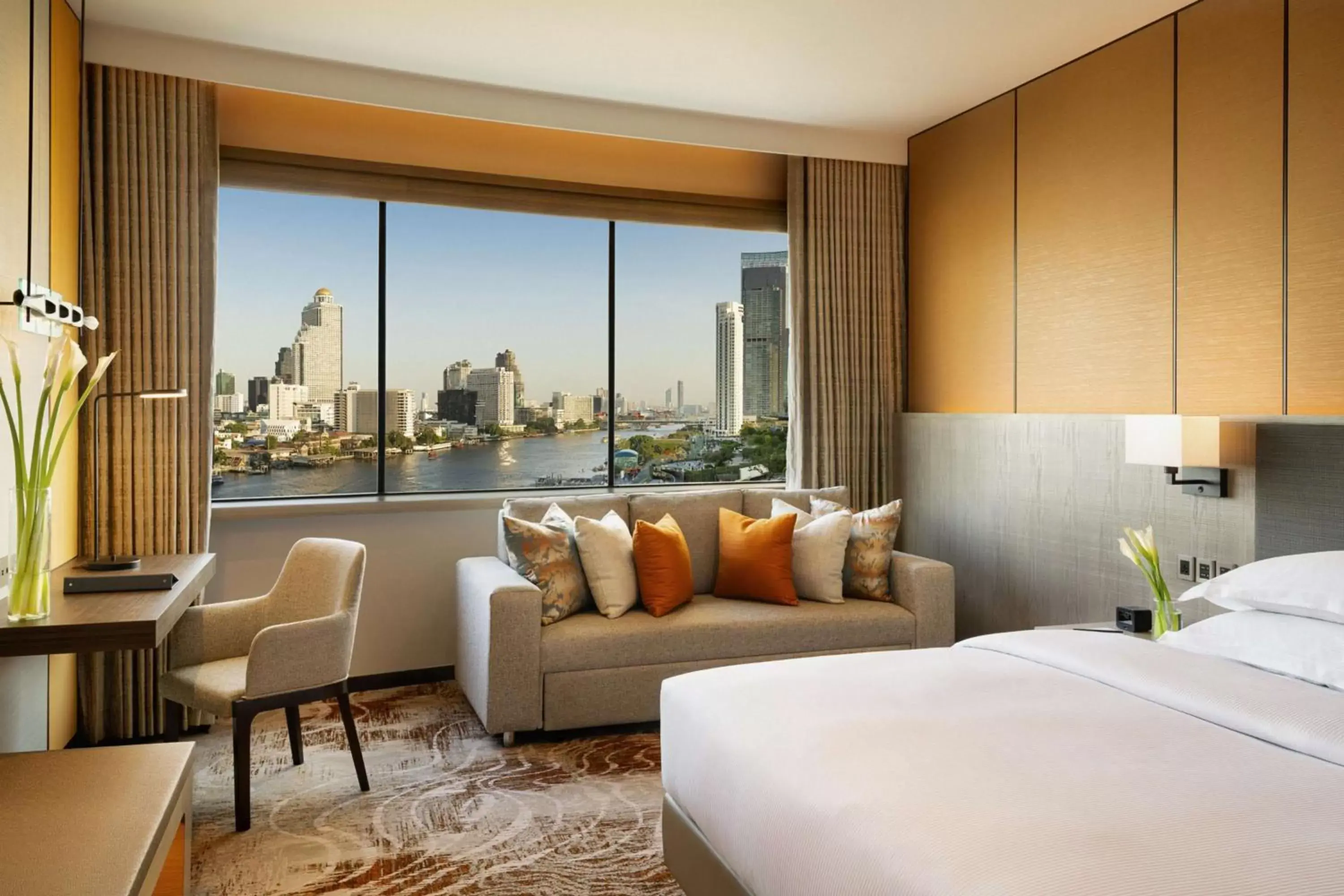 Bed in Millennium Hilton Bangkok