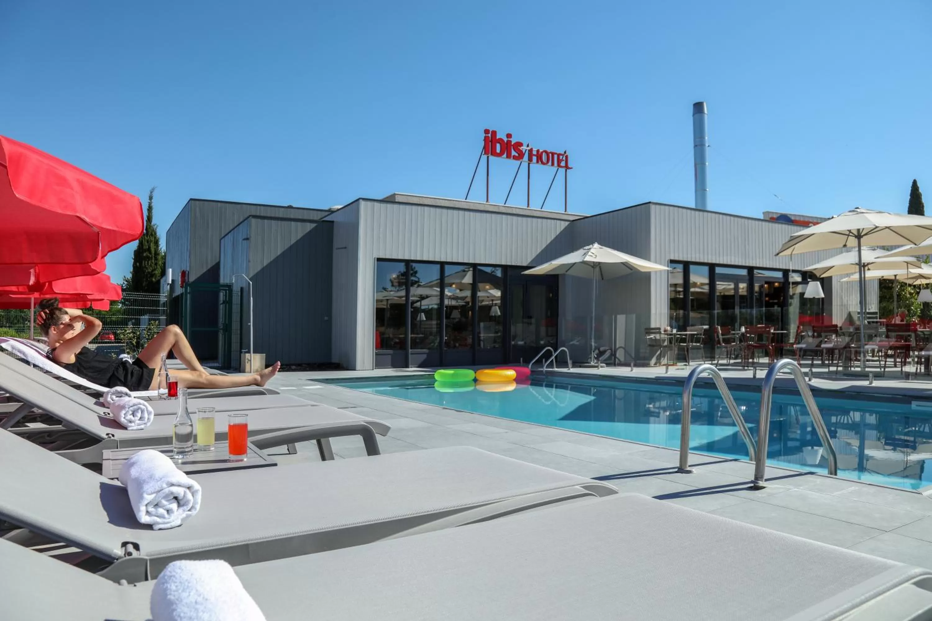 Swimming pool in ibis Orange Centre