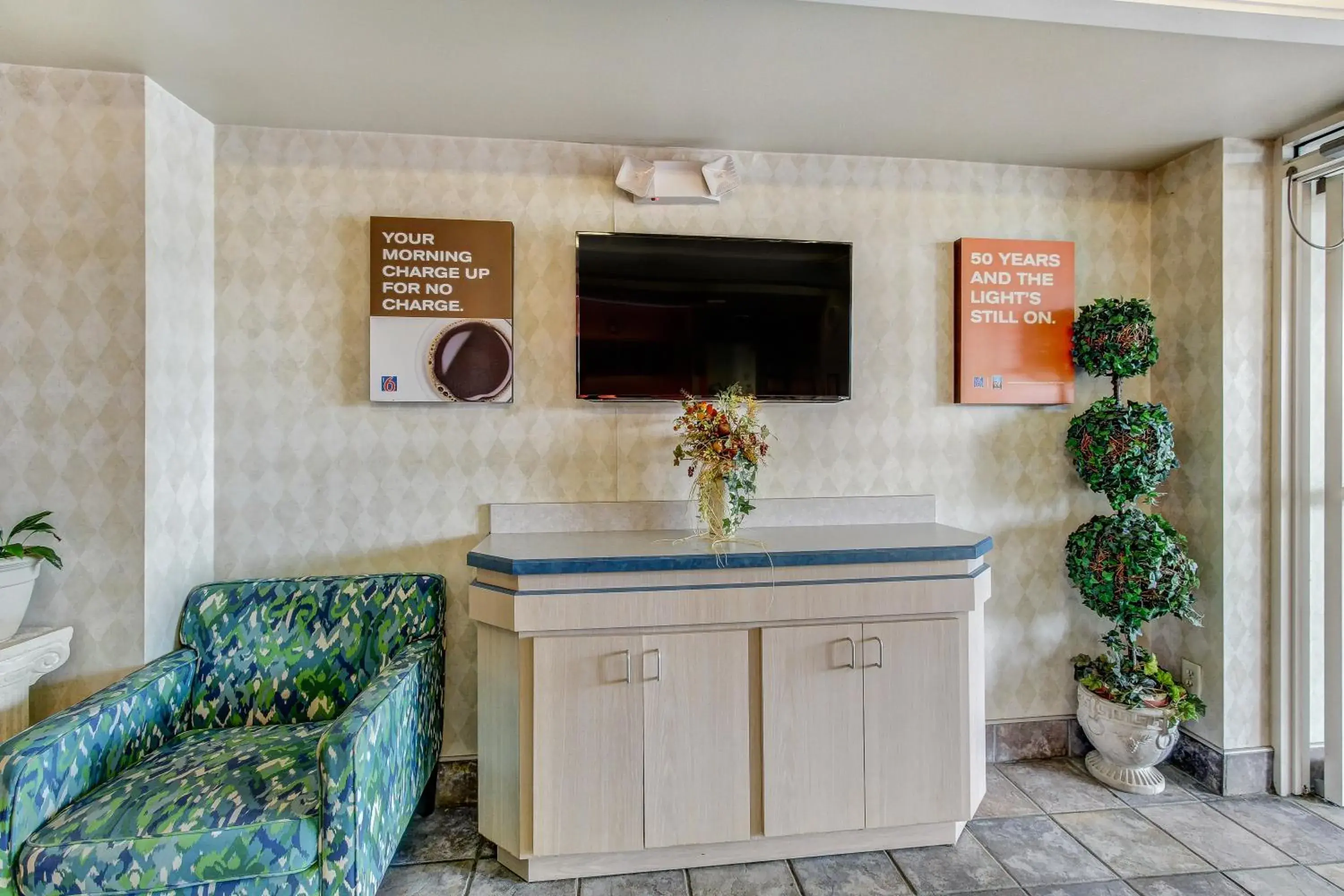 Lobby or reception, TV/Entertainment Center in Motel 6-Medina, OH - Cleveland