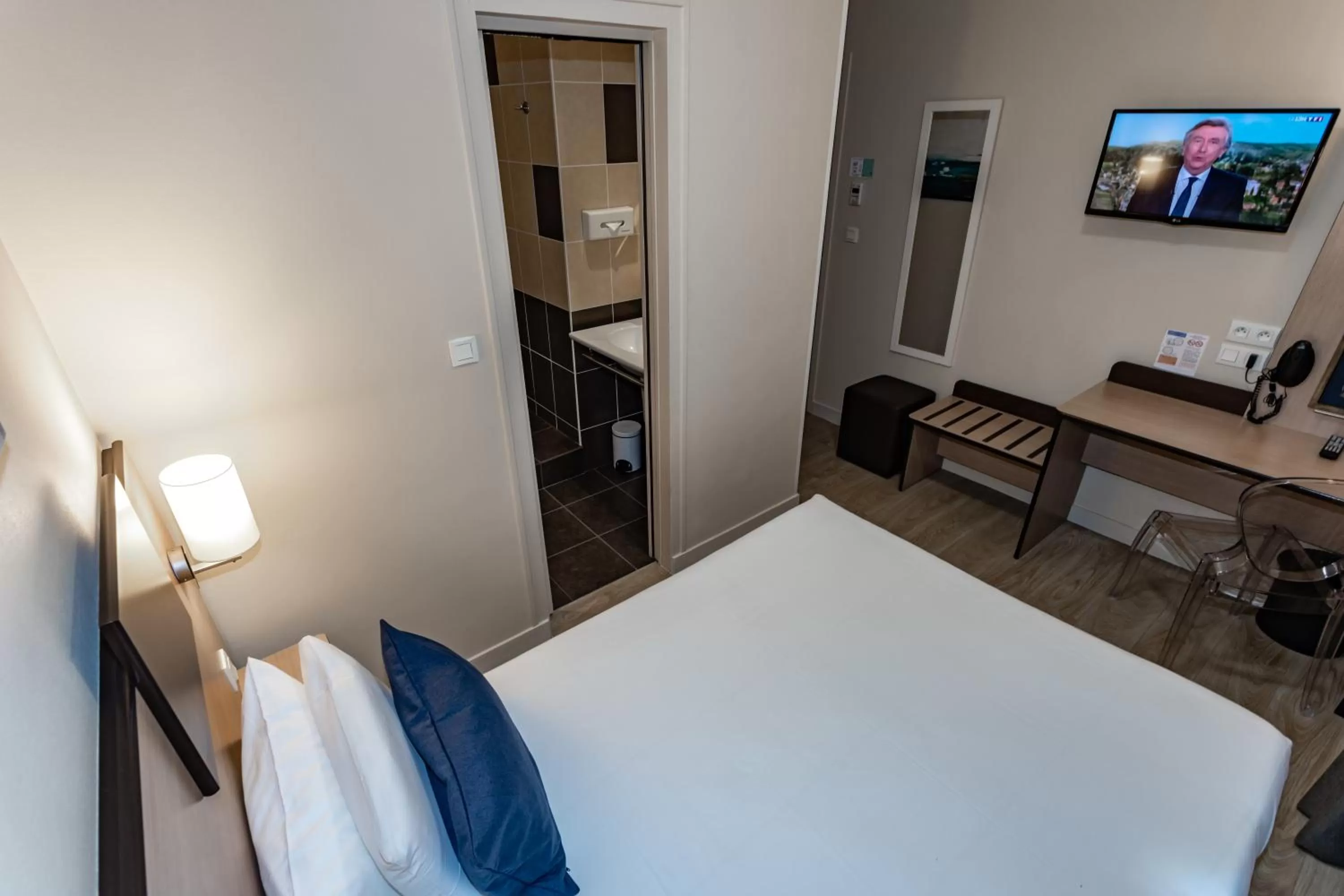 Bedroom, Bed in Hôtel de Champagne