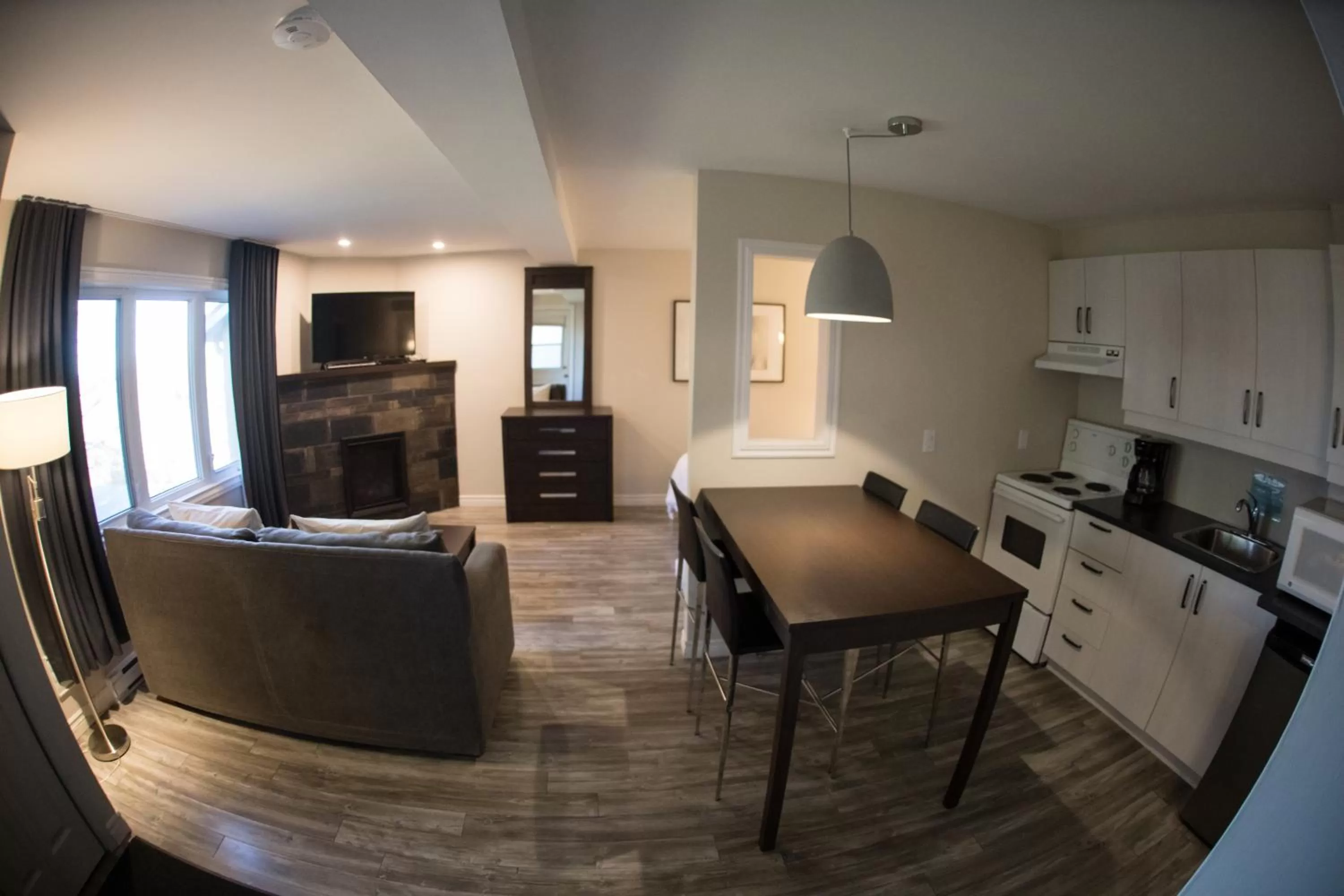 Kitchen/Kitchenette in Le Montagnard, Auberge Hôtel & Chalets