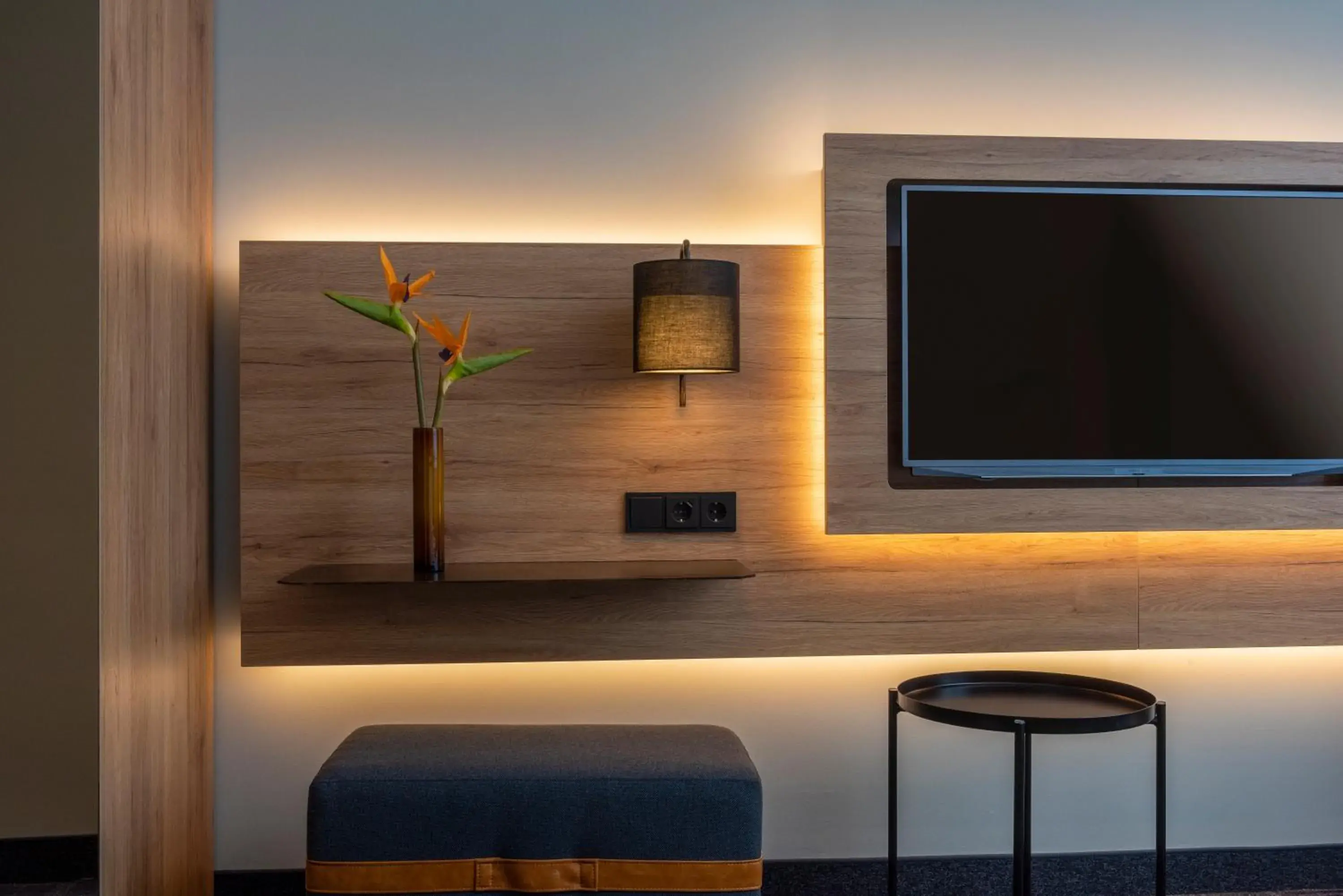 TV and multimedia, TV/Entertainment Center in Precise House Dusseldorf Airport