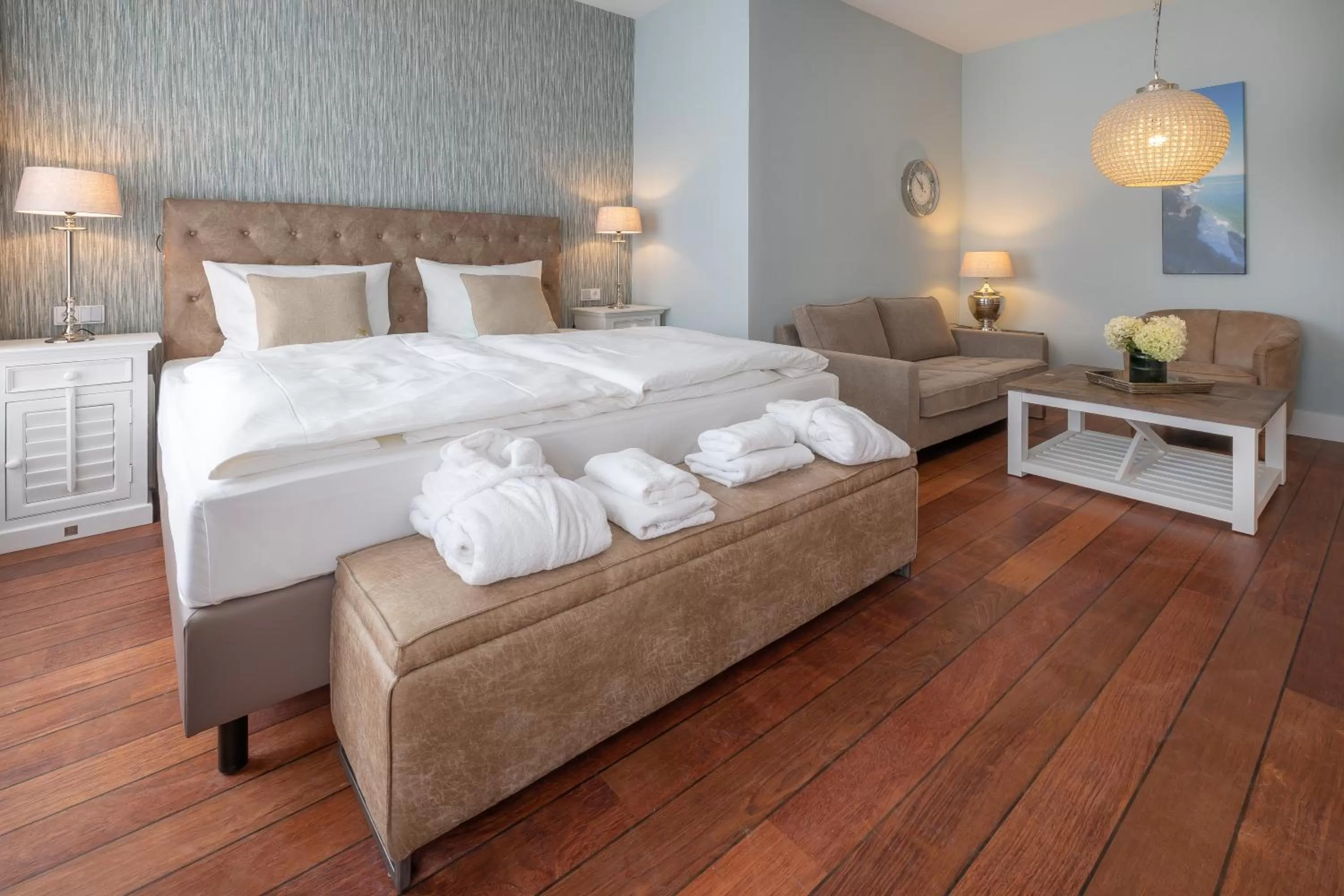 Photo of the whole room, Bed in Hotel Vier Jahreszeiten Binz