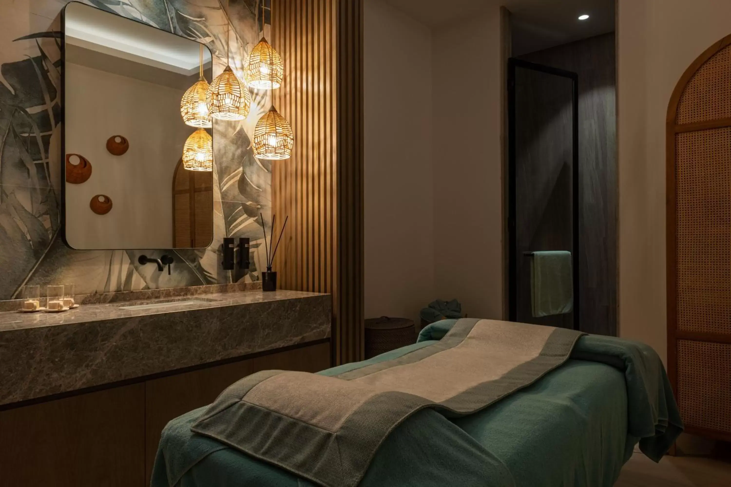 Spa and wellness centre/facilities, Bed in Le Royal Meridien Beach Resort & Spa Dubai