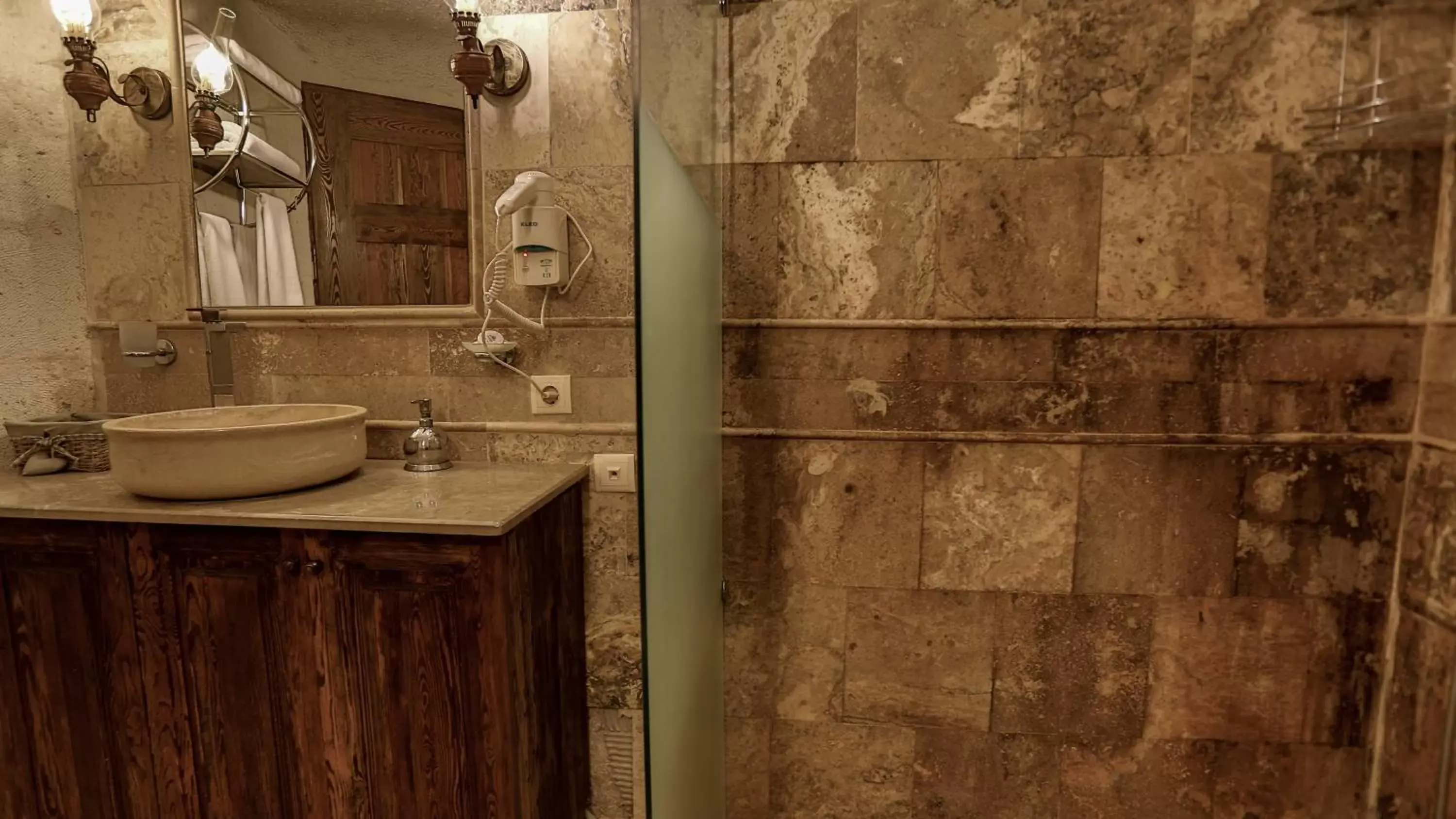 Bathroom in Hidden Cave Hotel