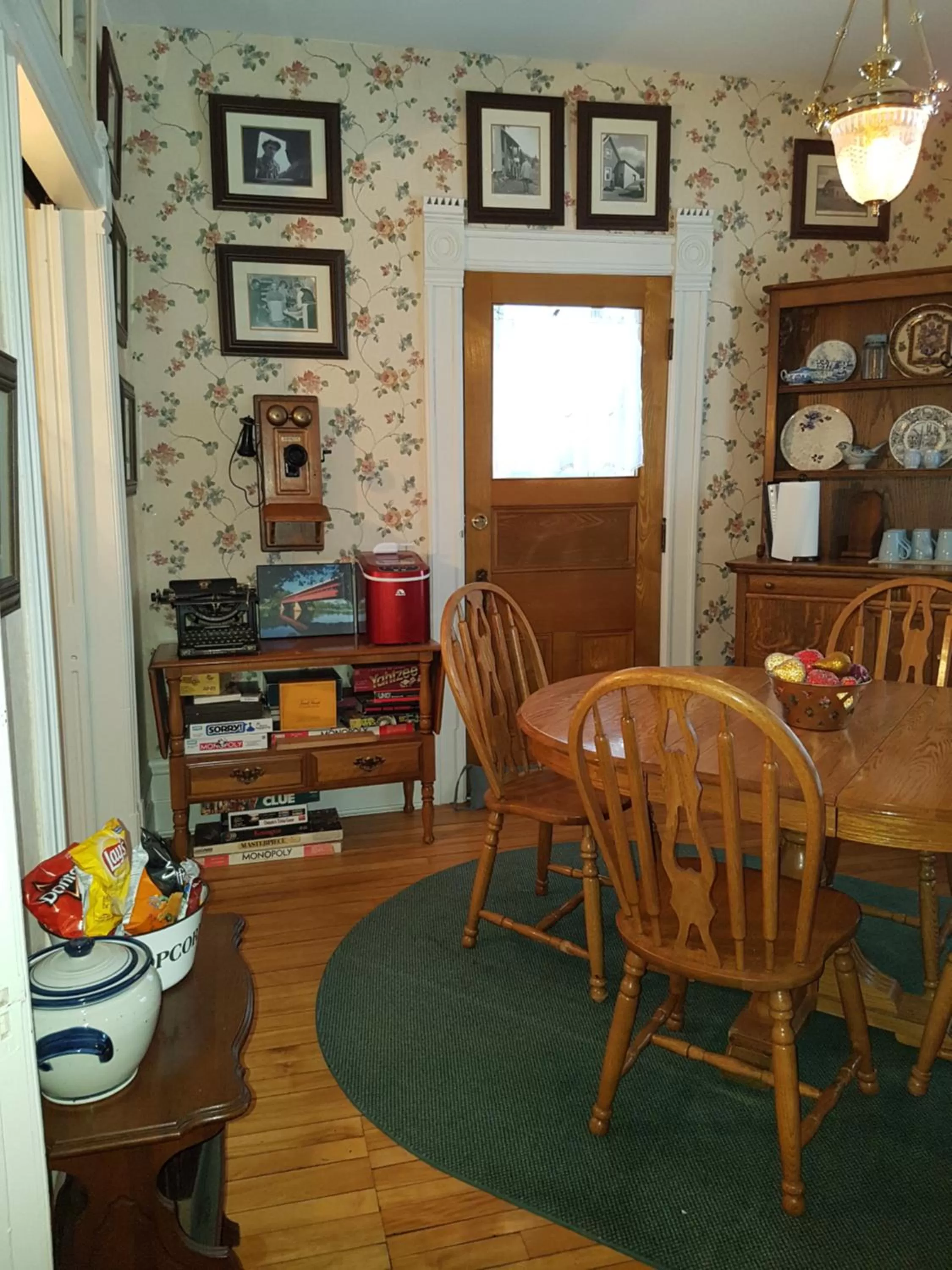Coffee/tea facilities in Les Trois Erables Boutique Inn