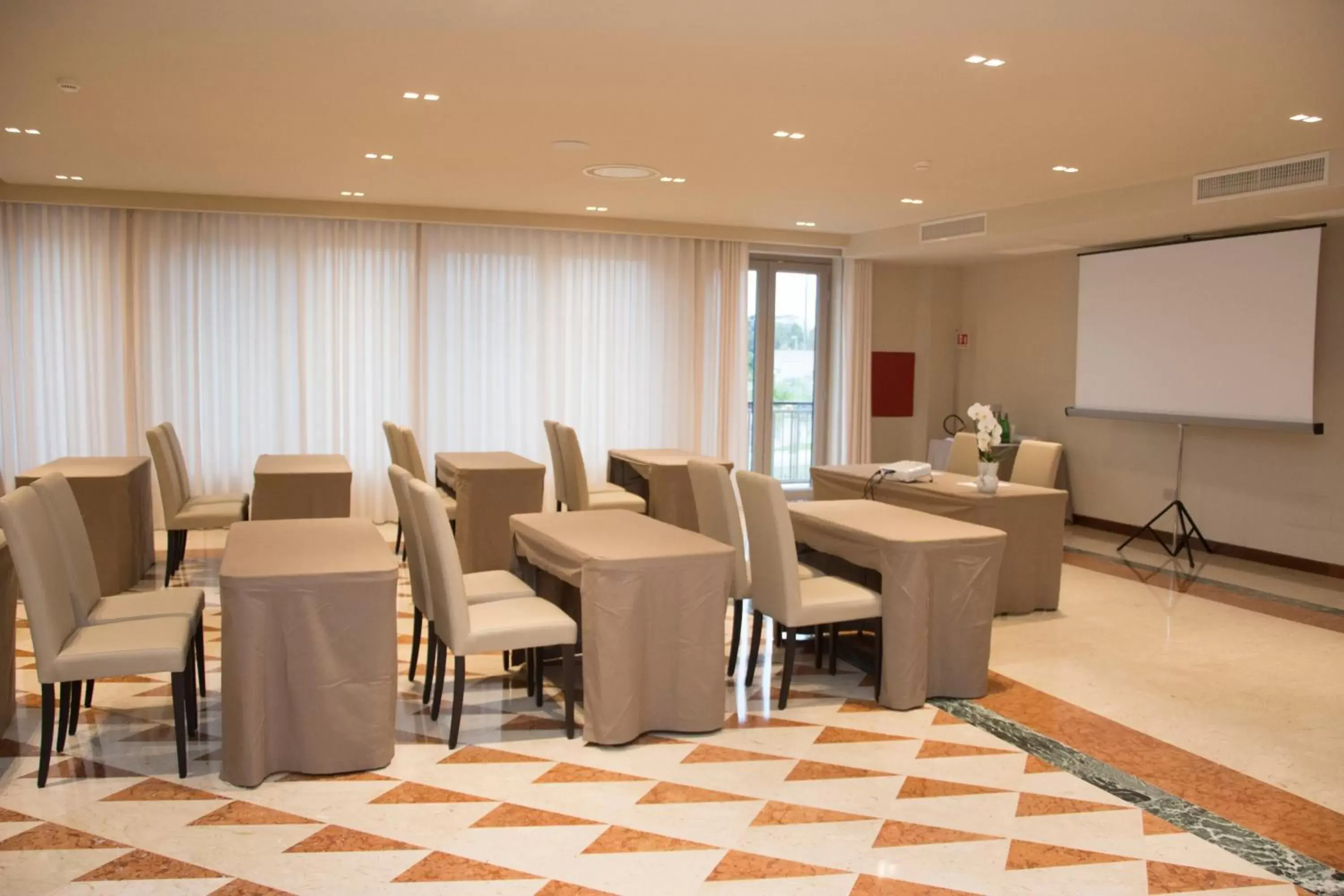 Business facilities in Hotel Commercio