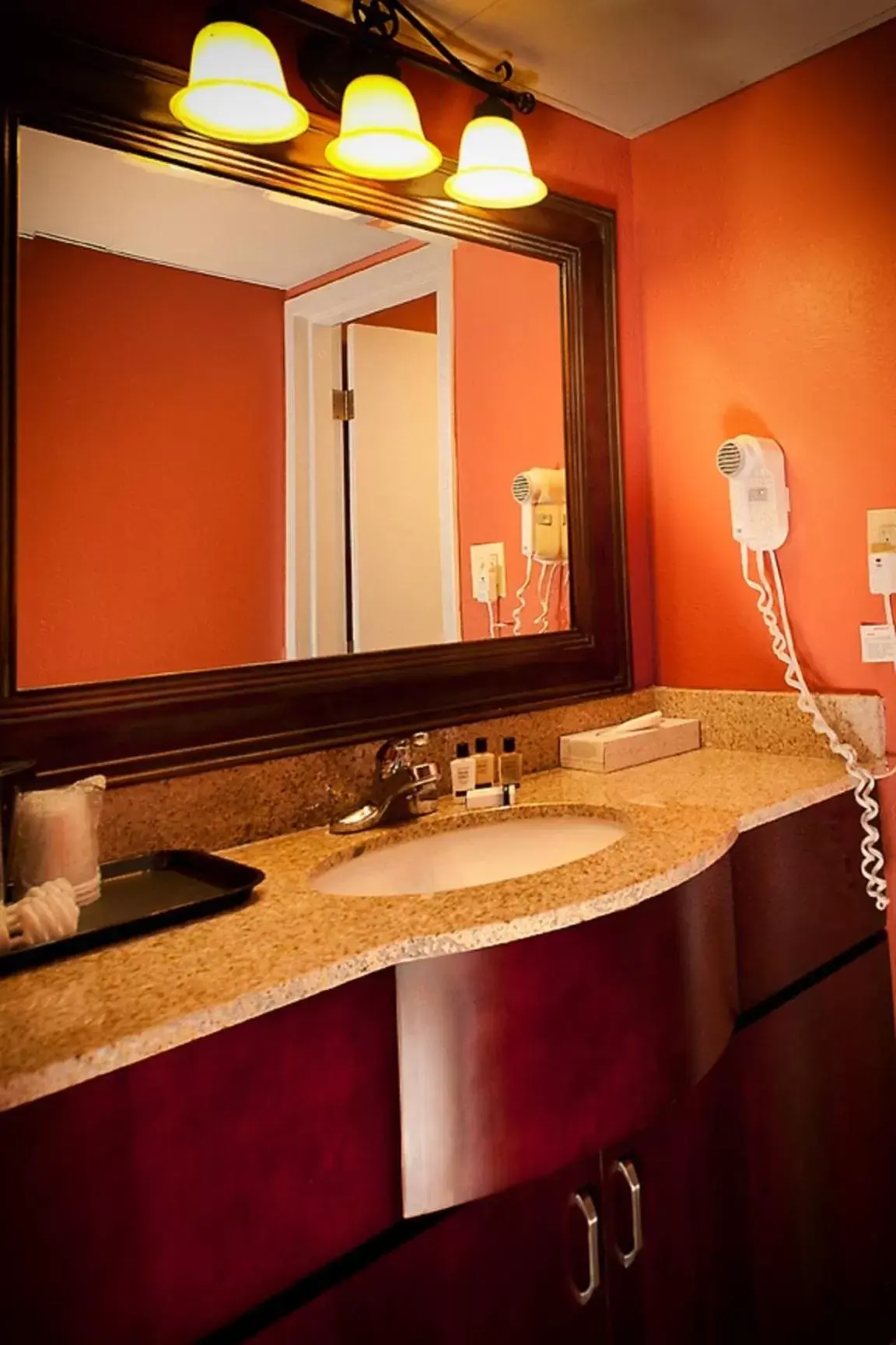 Bathroom in Grand Texan Hotel and Convention Center