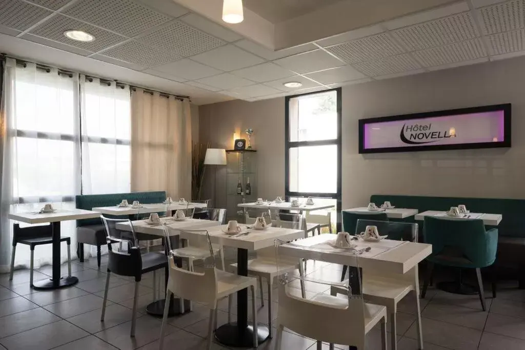 Lounge or bar, Restaurant/Places to Eat in The Originals City, Hotel Novella Confort, Nantes Est