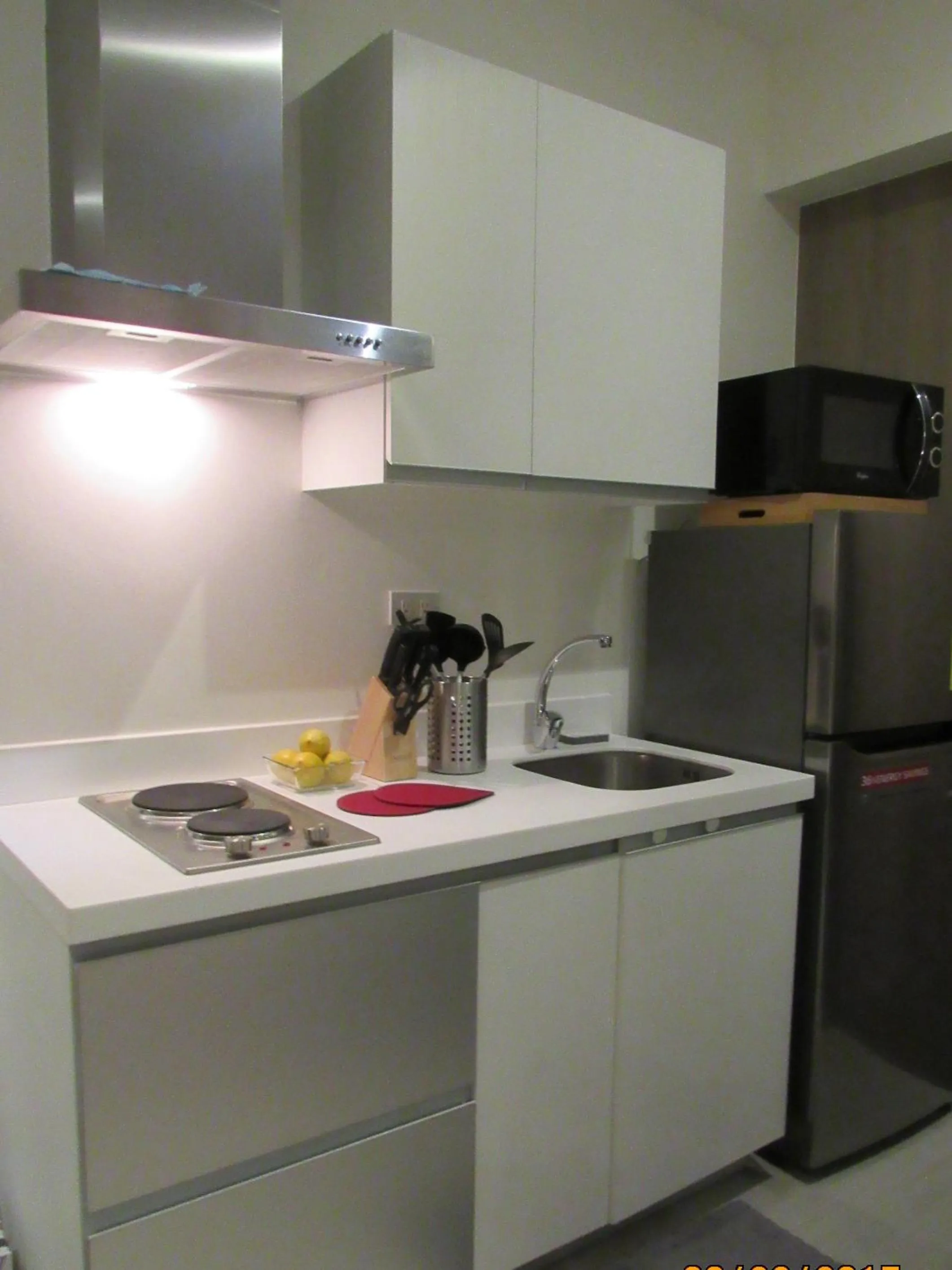 Kitchen or kitchenette in Azure Urban Beach Resort Manila by Radlett
